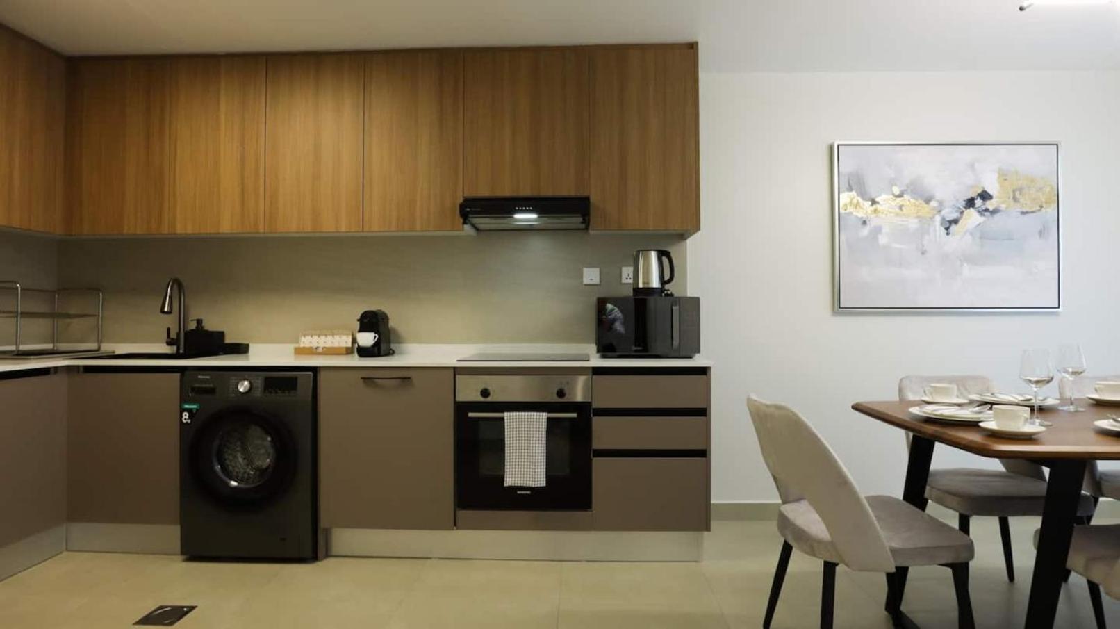 Exquisite 2-bedroom With Sea View Apartment *