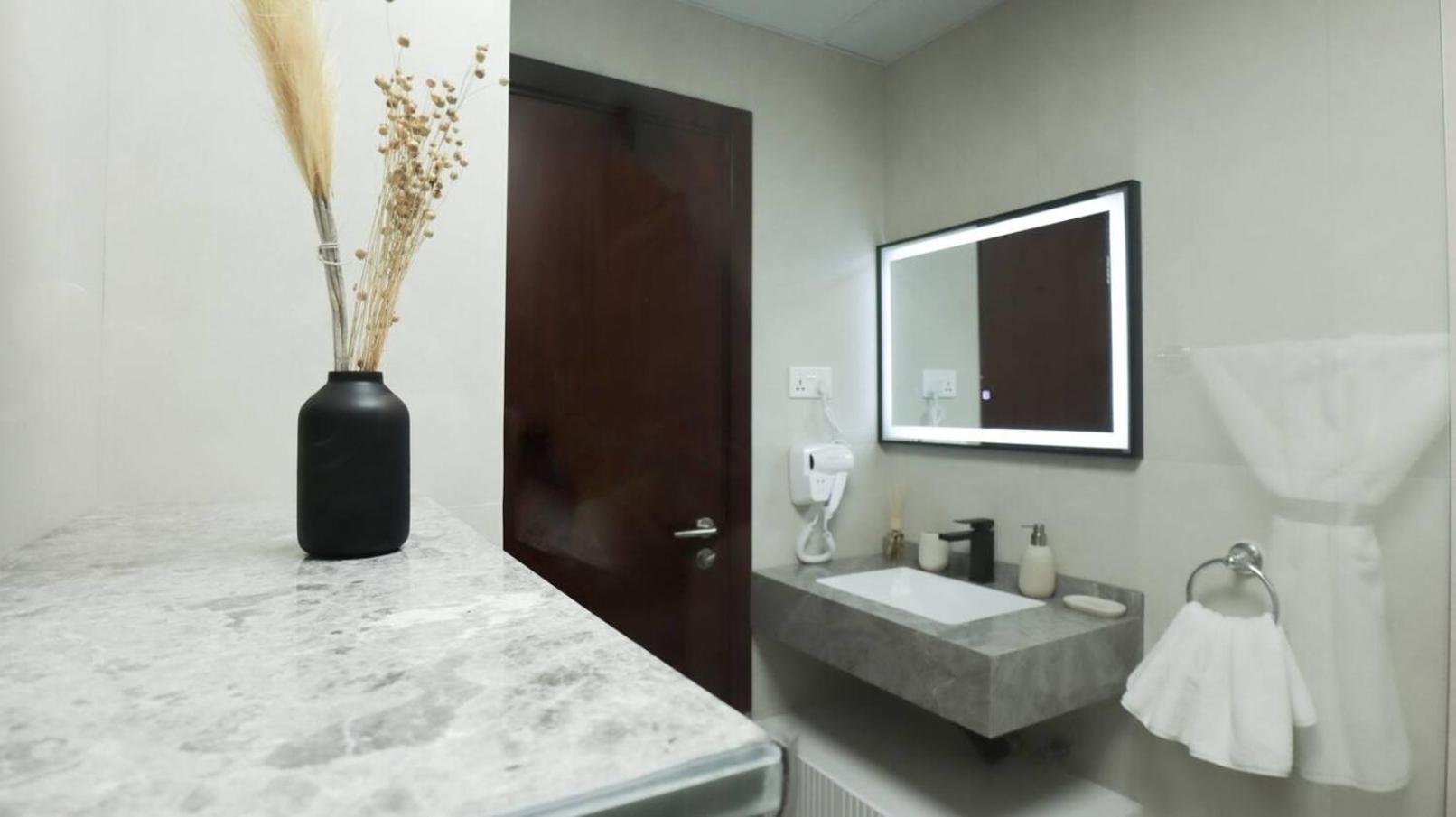 Exquisite 2-bedroom With Sea View
