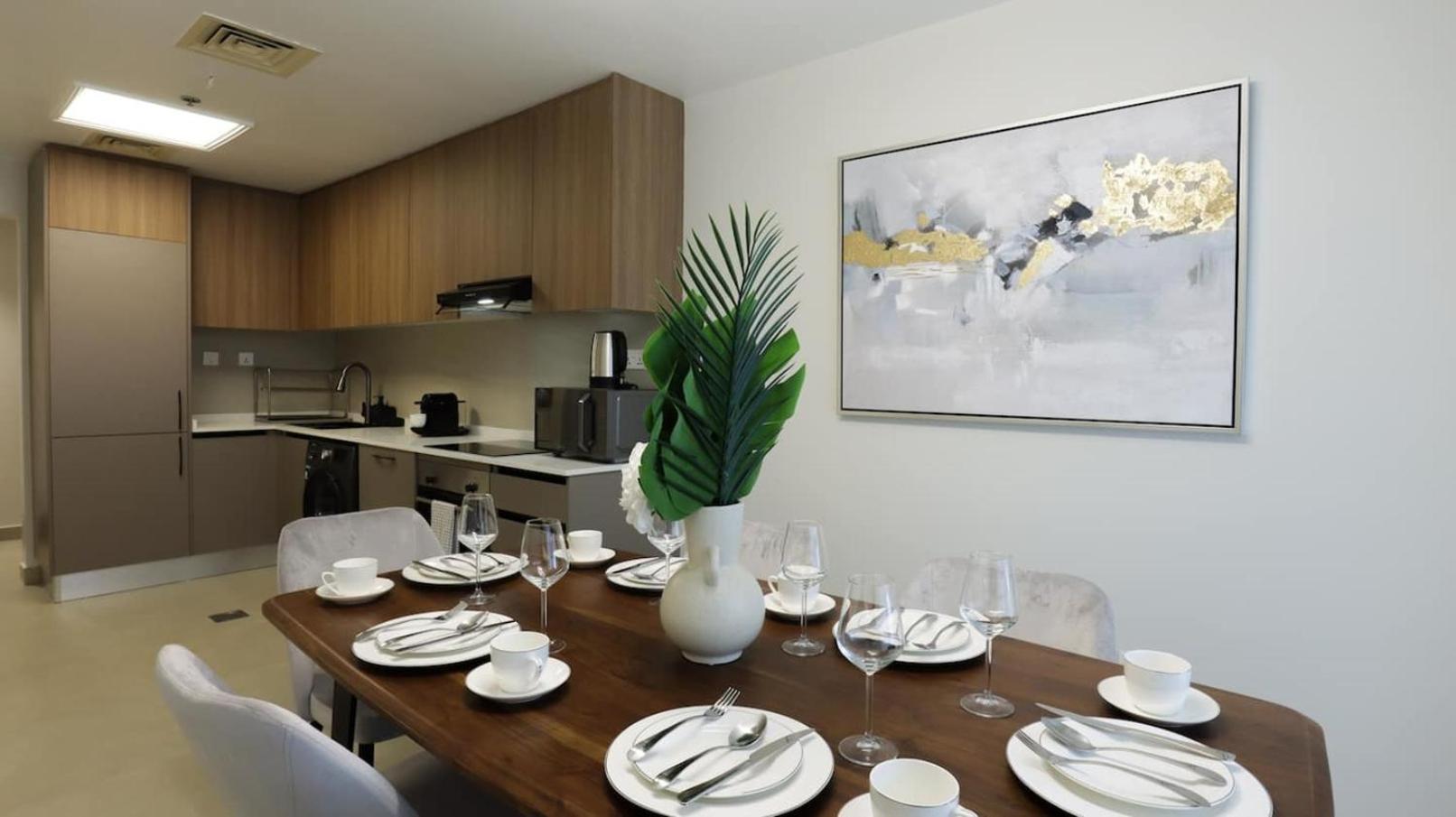 Apartment Exquisite 2-bedroom With Sea View