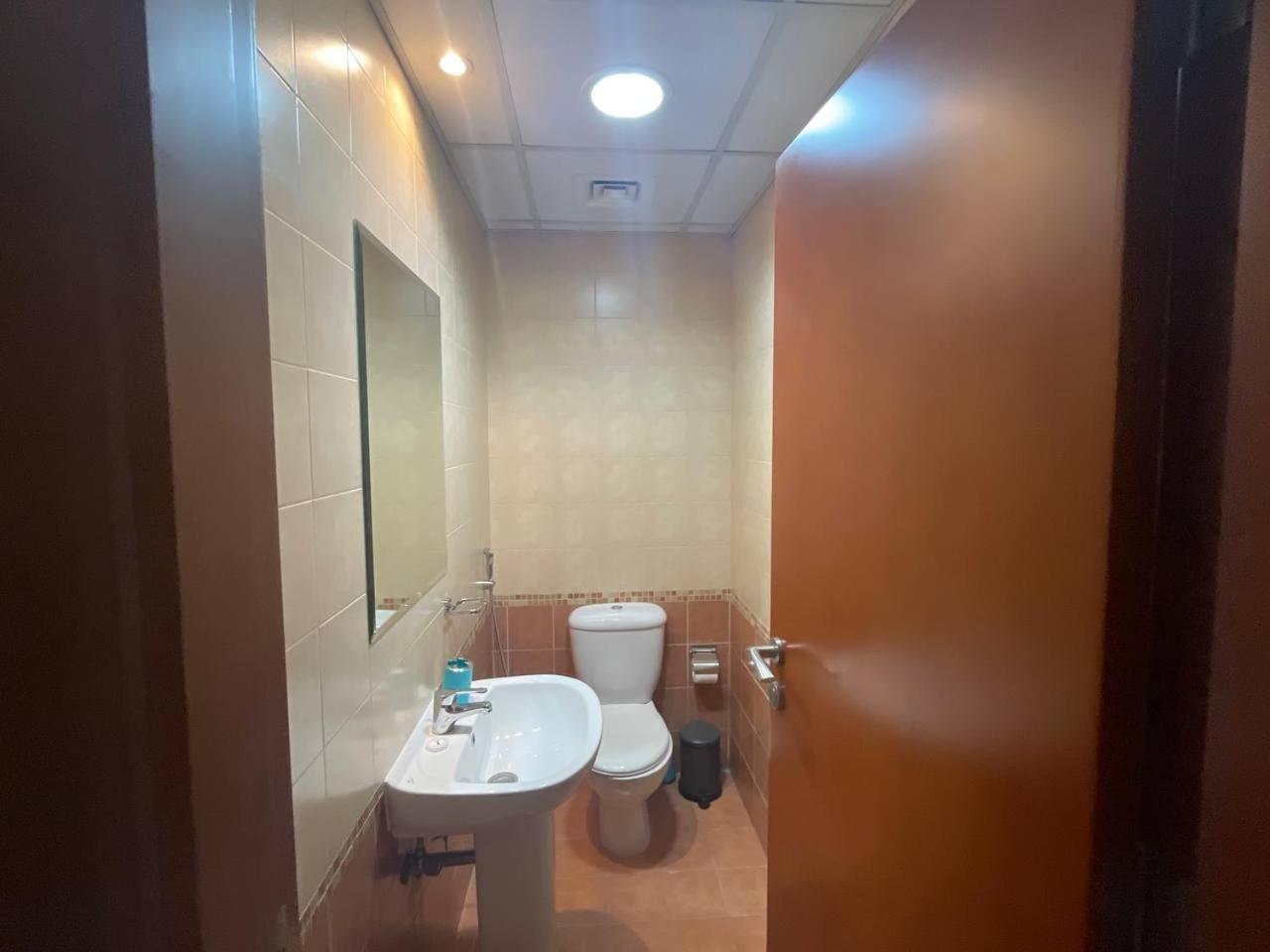 Apartment Very Convenient Steps To Metro And Marina Mall Managed By Sunnyhomes