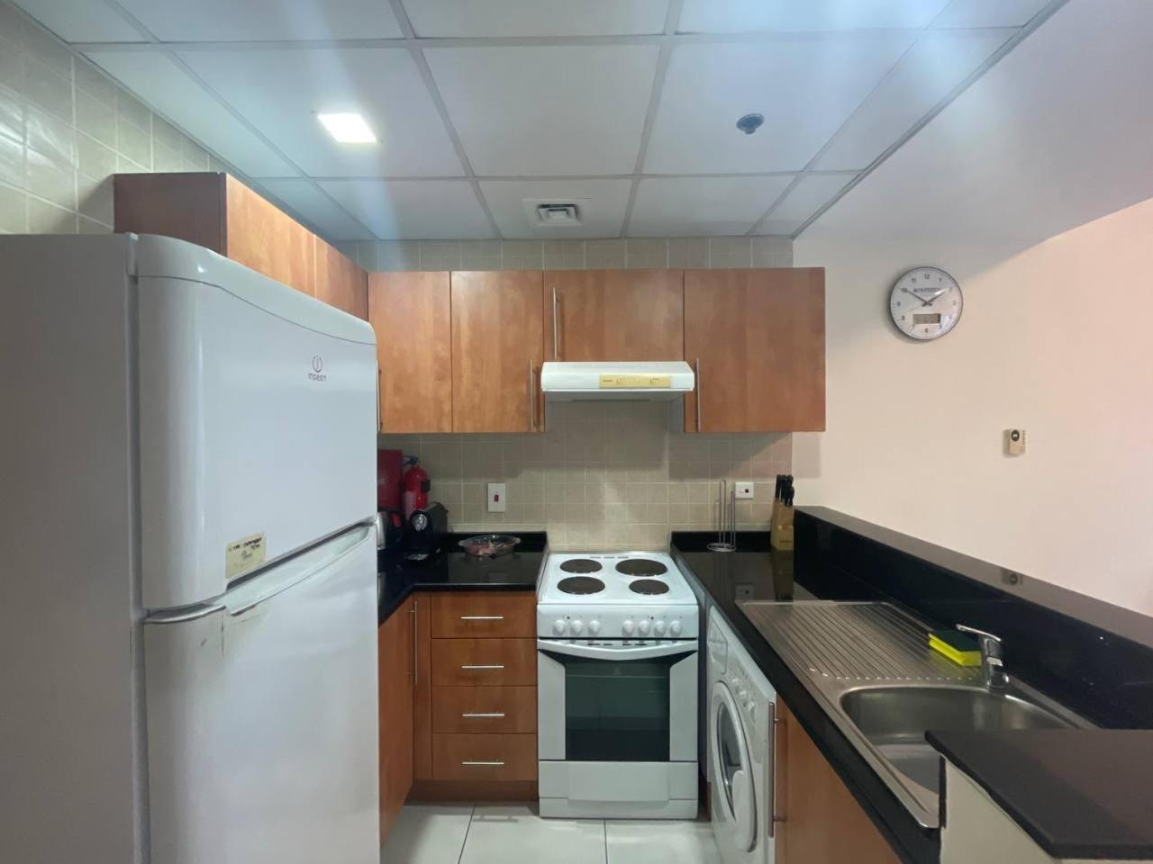 Apartment Very Convenient Steps To Metro And Marina Mall Managed By Sunnyhomes *