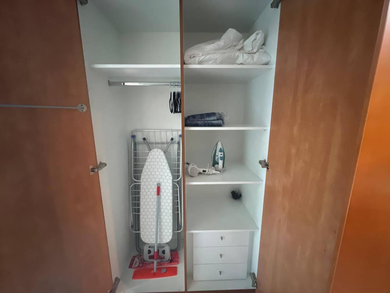 Very Convenient Steps To Metro And Marina Mall Managed By Sunnyhomes Apartment *