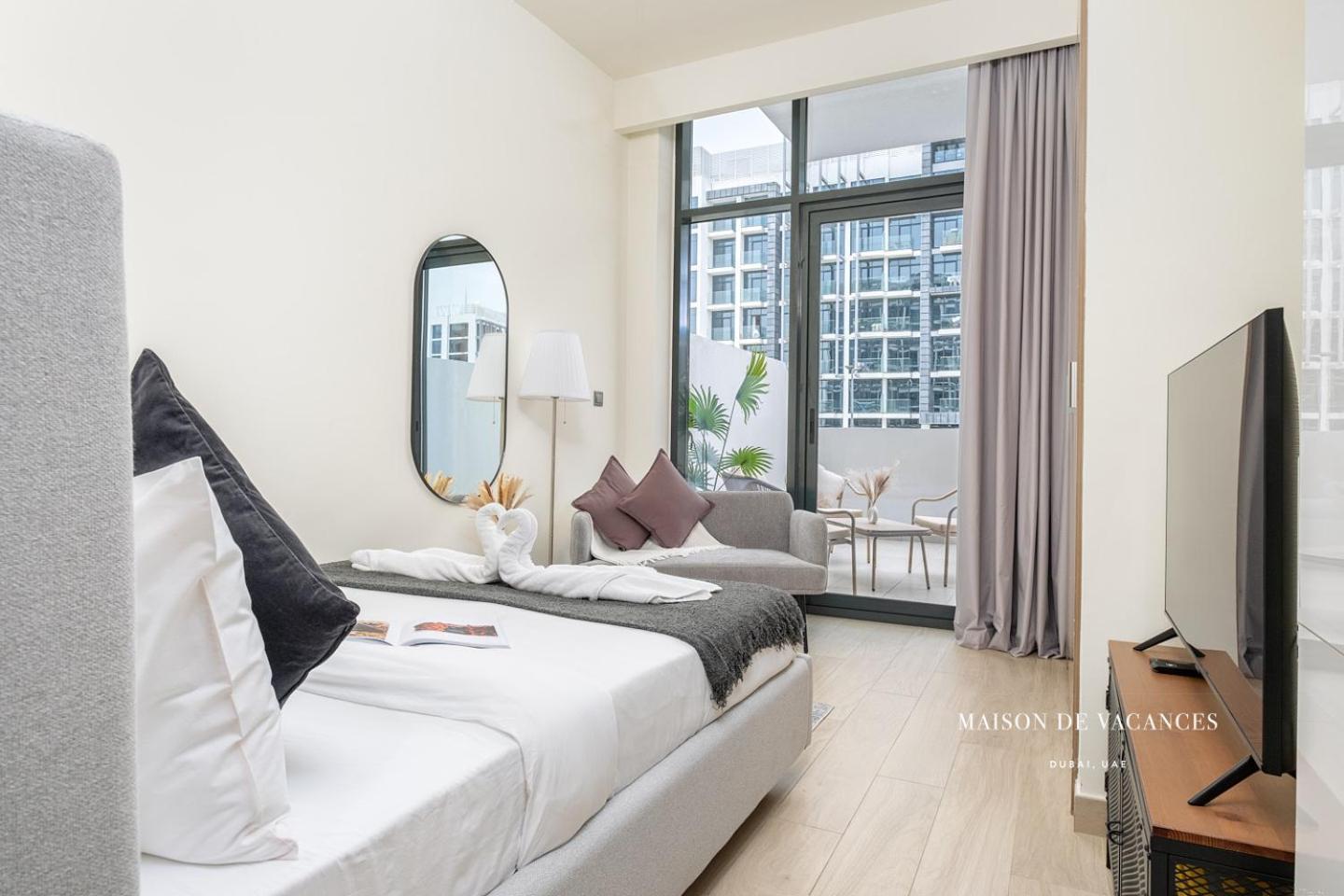Large Balcony 10mins From Mall Apartment