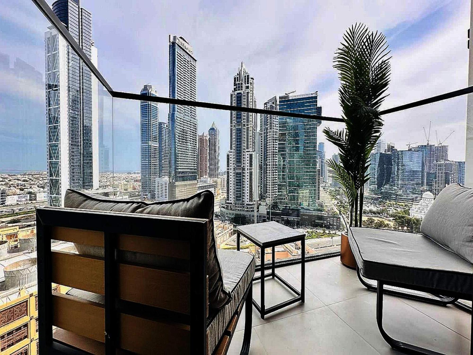 Luxury 1-bedroom At Burj Crown Apartment *