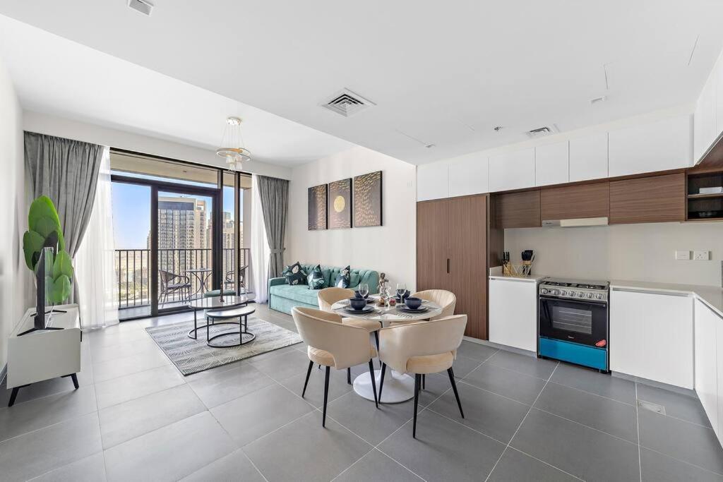Stylish 1 Bedroom High Floor In Creek Edge Apartment *
