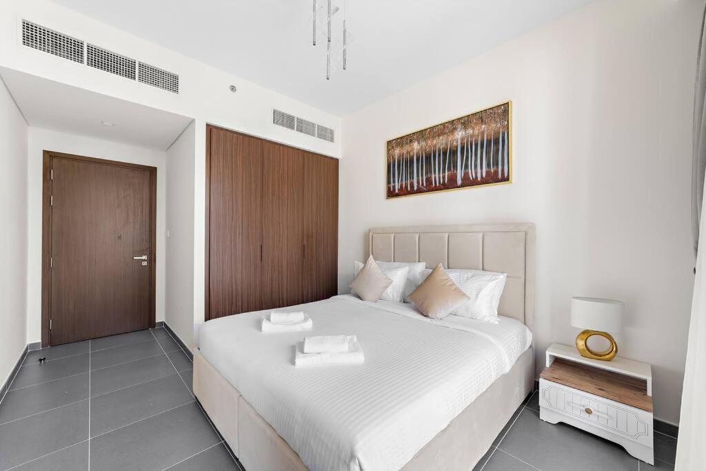 Stylish 1 Bedroom High Floor In Creek Edge *