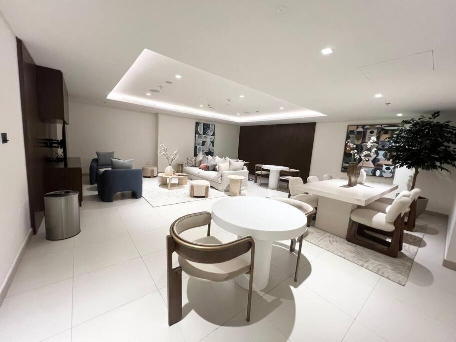 Stylish 1 Bedroom High Floor In Creek Edge * Dubai