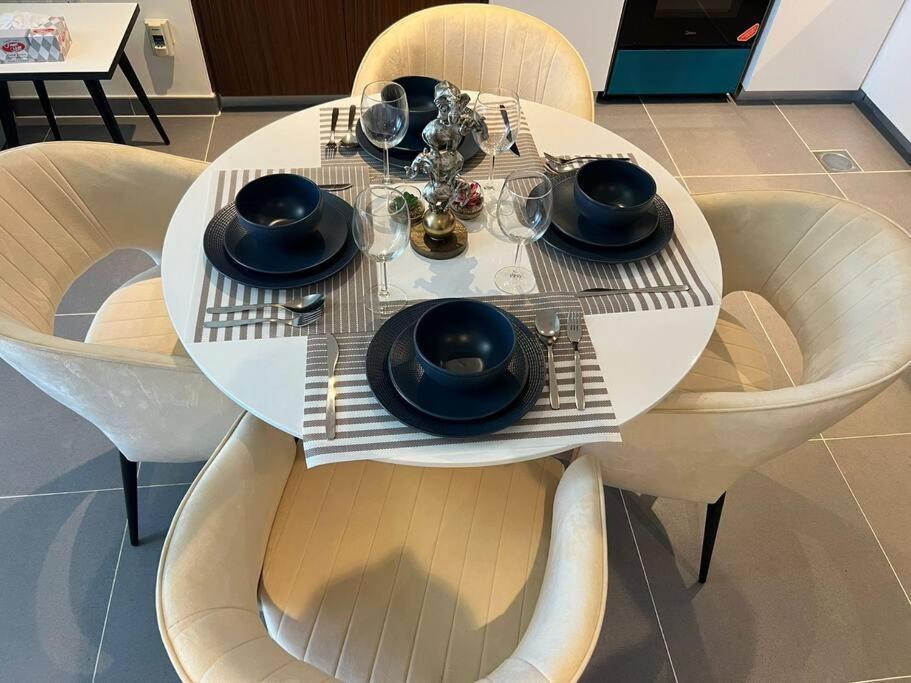 Apartment Stylish 1 Bedroom High Floor In Creek Edge *