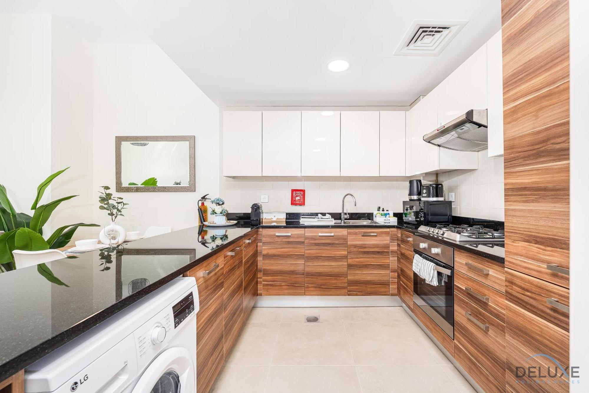 Charming 1br In Sparkle Tower 1, Marina By Deluxe Homes Apartment *
