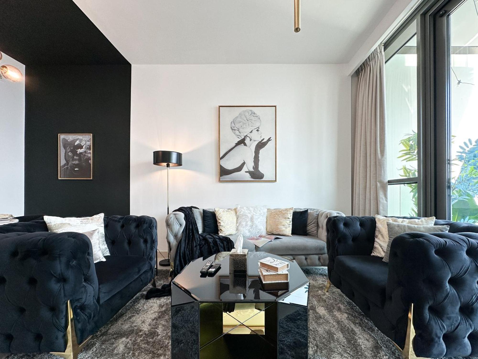 Stylish 2 Bedroom Dior-inspired Connected To Mall Apartment *