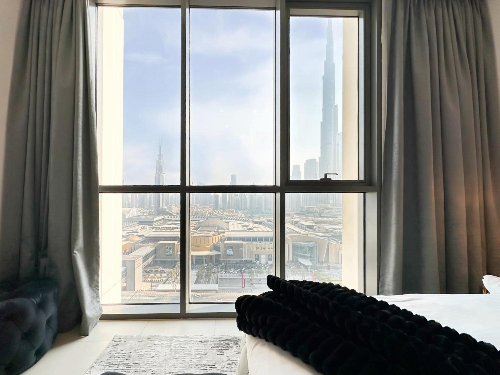 Stylish 2 Bedroom Dior-inspired Connected To Mall * Dubai