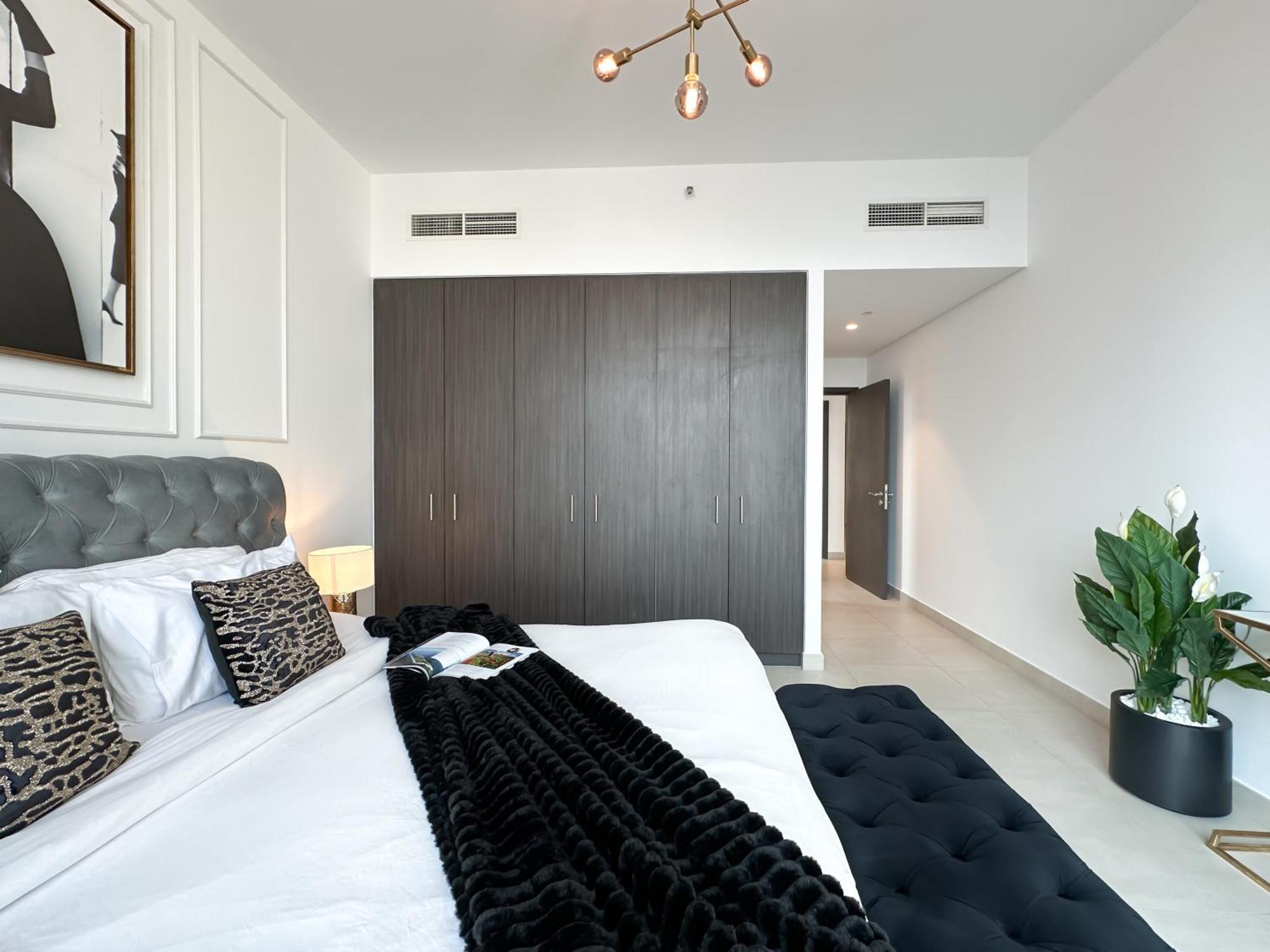 Apartment Stylish 2 Bedroom Dior-inspired Connected To Mall Dubai