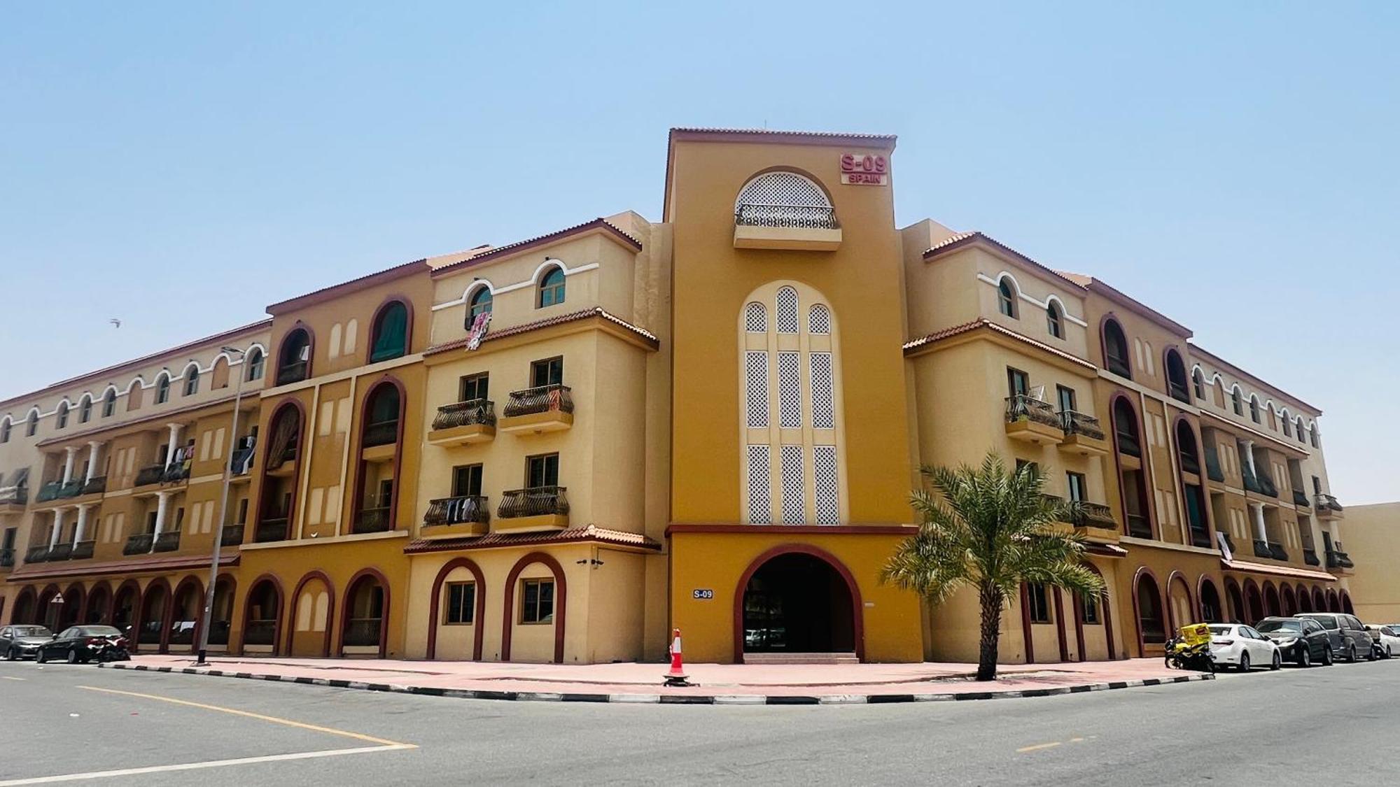Spacious Furnished With Balcony Spain Cluster International Apartment *
