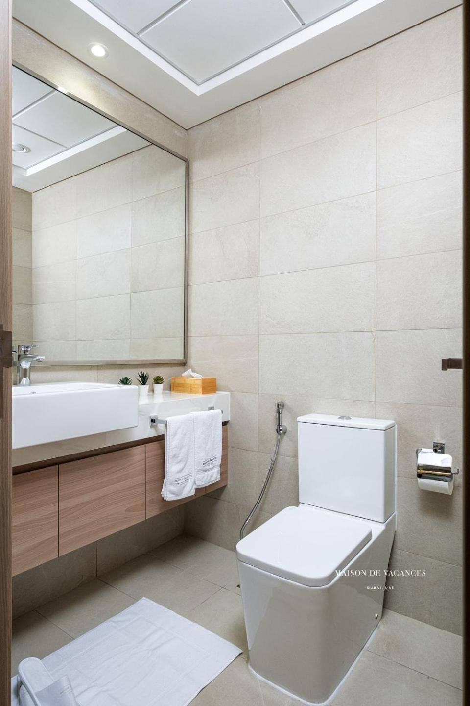Large Balcony 10 Minutes From Mall
