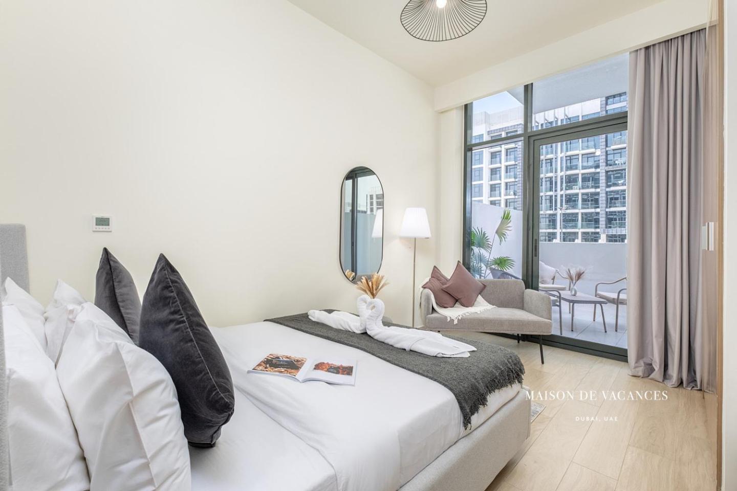 Large Balcony 10 Minutes From Mall * Dubai