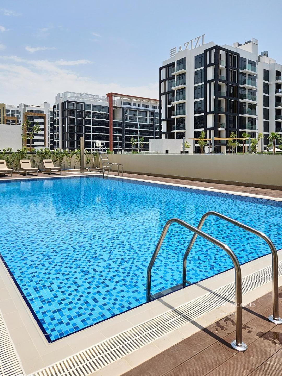 Large Balcony 10 Minutes From Mall Apartment Dubai