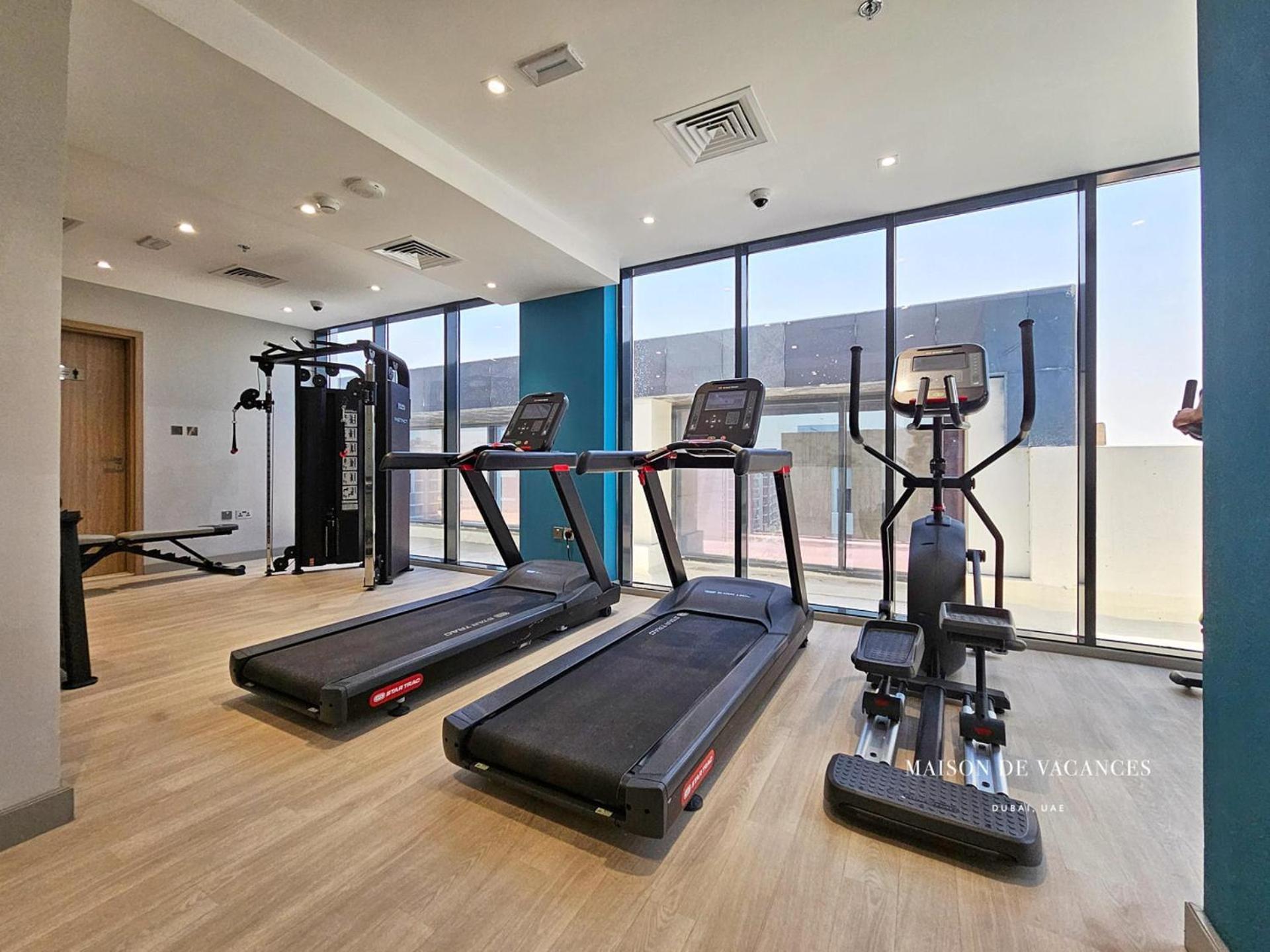 Large Balcony 10 Minutes From Mall Dubai