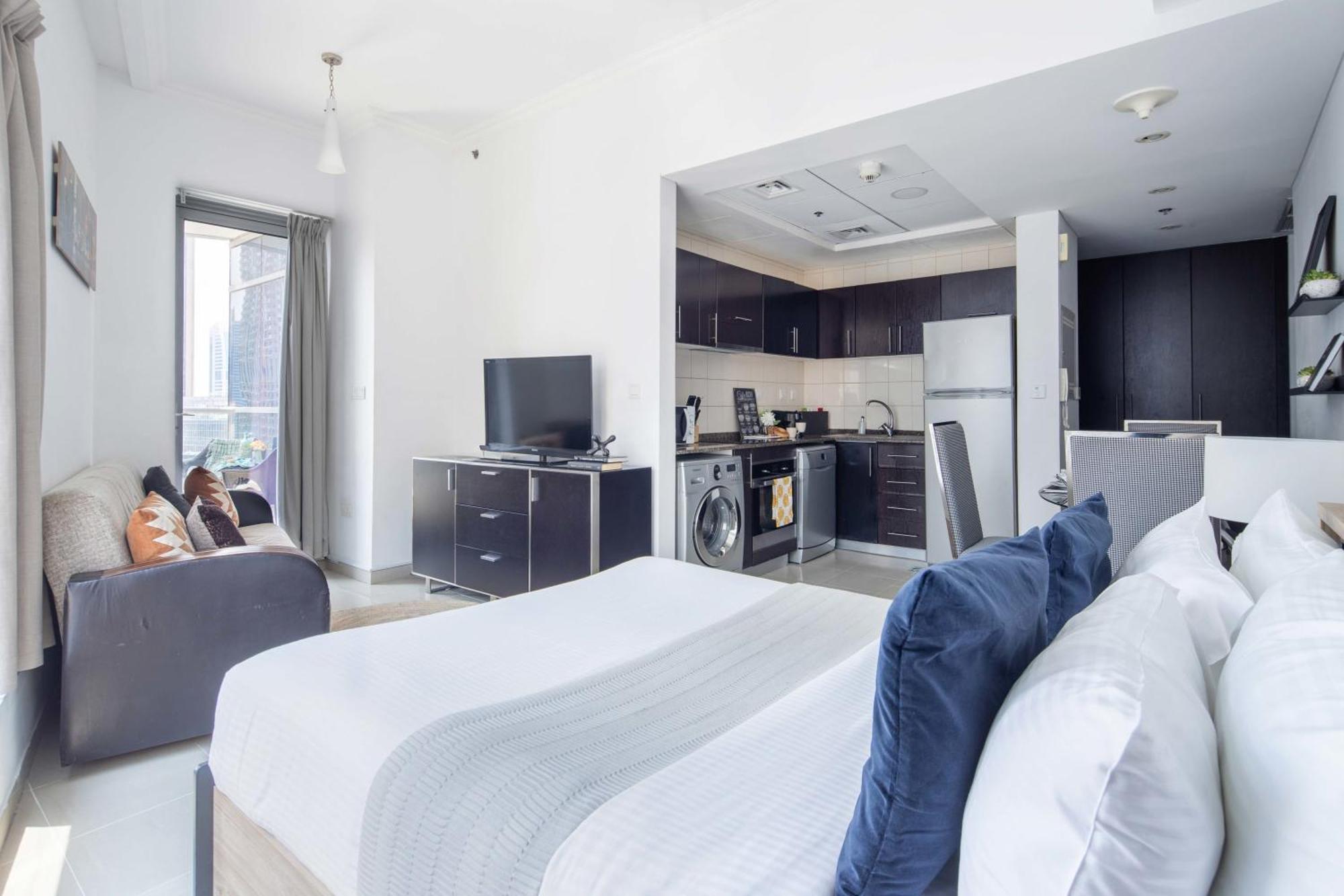 Frank Porter - Bay Central Apartment *