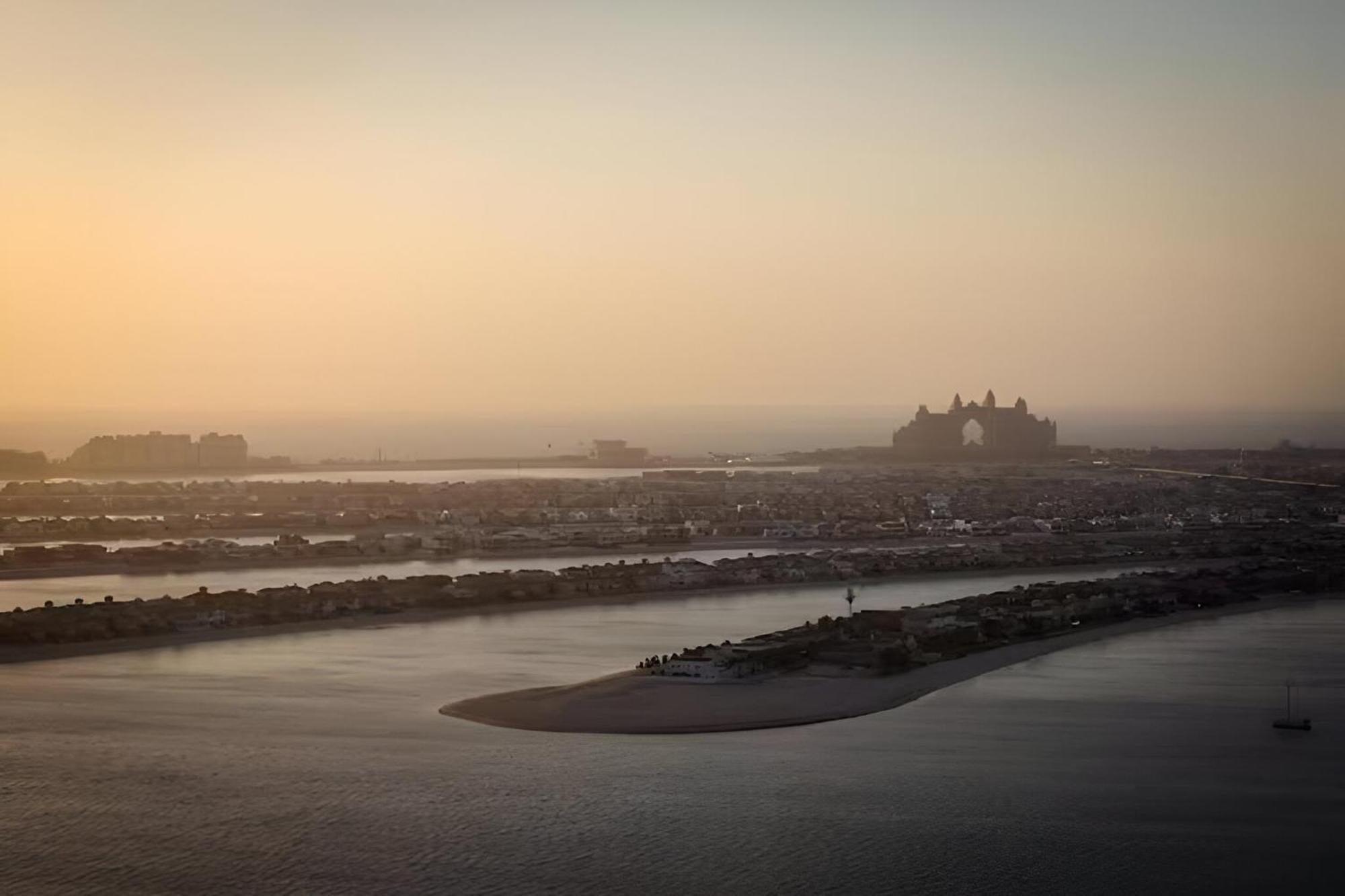 Elegant 3br With Private Beach Access Dubai