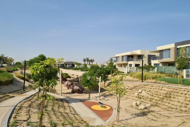 Oraya - Suburban Serenity At Spacious 4br In Maple 2 Villa Dubai