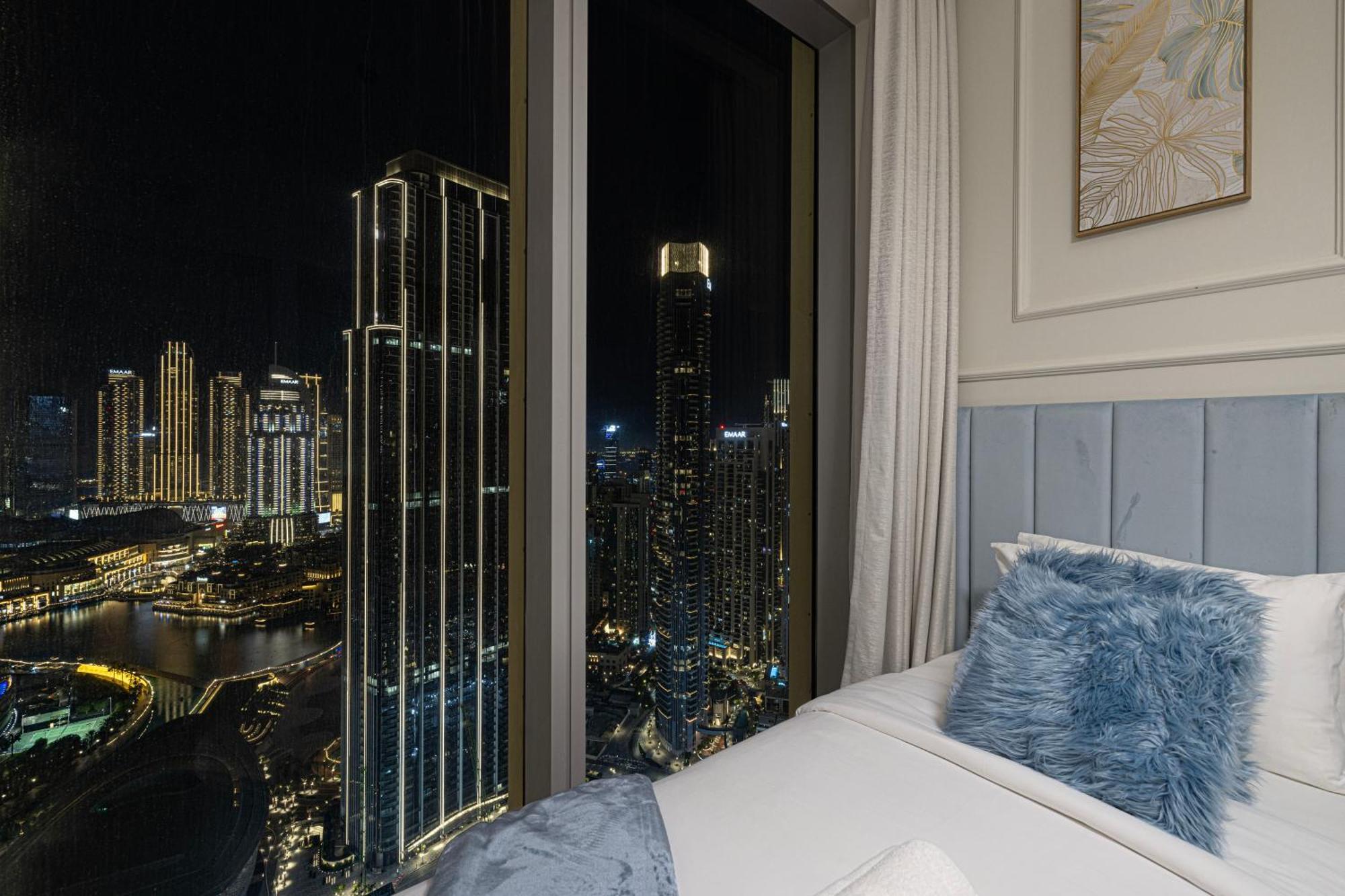 Luxury 4br Burj Khalifa & Fountain Views Apartment *
