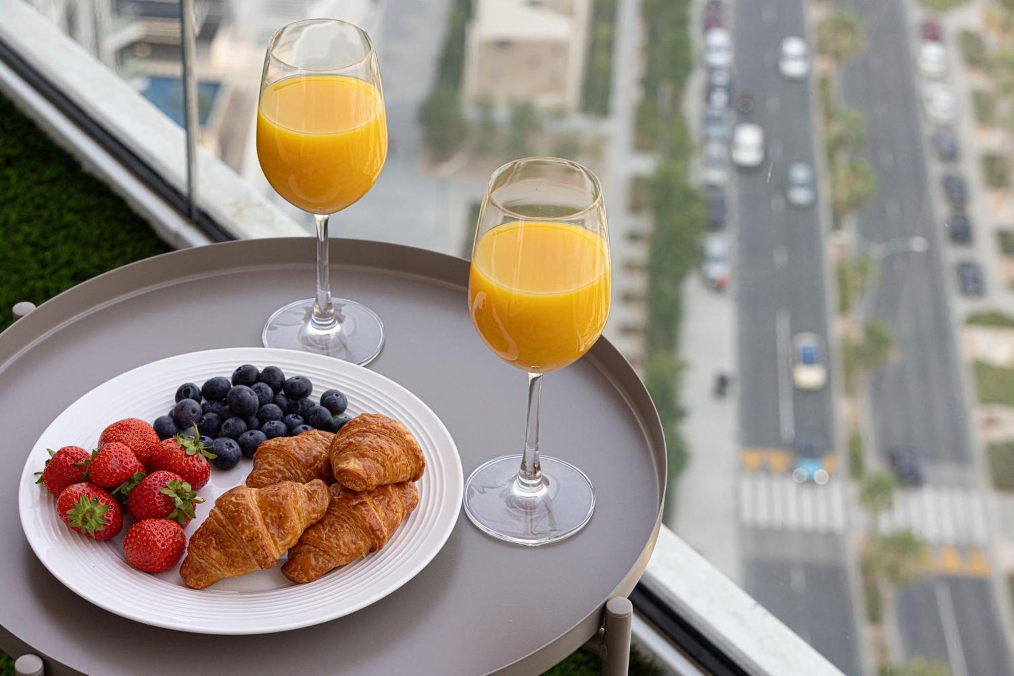 Smartstay At Carson Tower - Panoramic Views - Modern Luxury Apartment Dubai