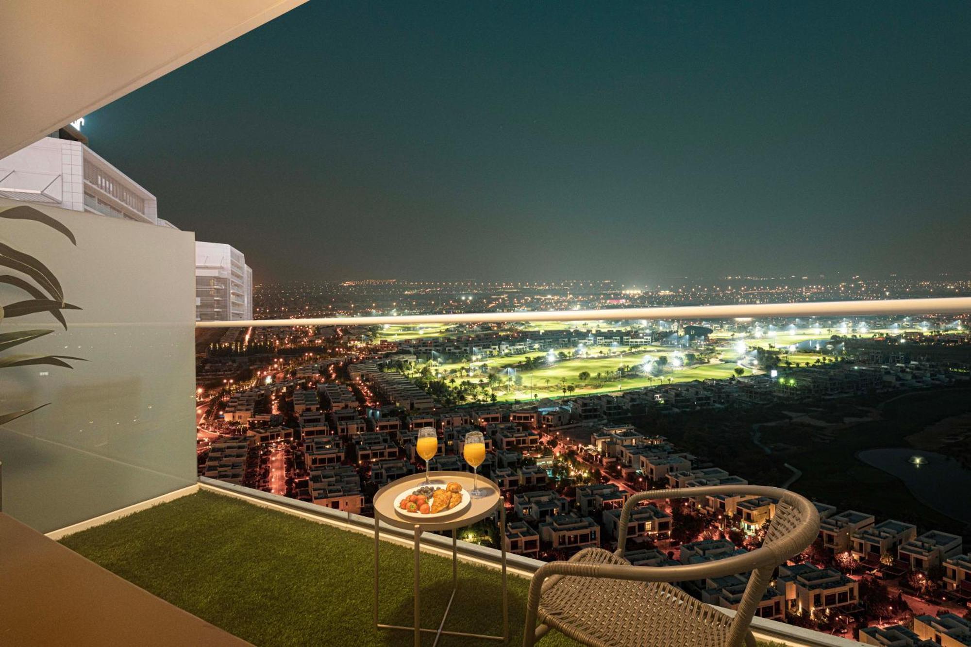 Smartstay At Carson Tower - Panoramic Views - Modern Luxury Apartment Dubai