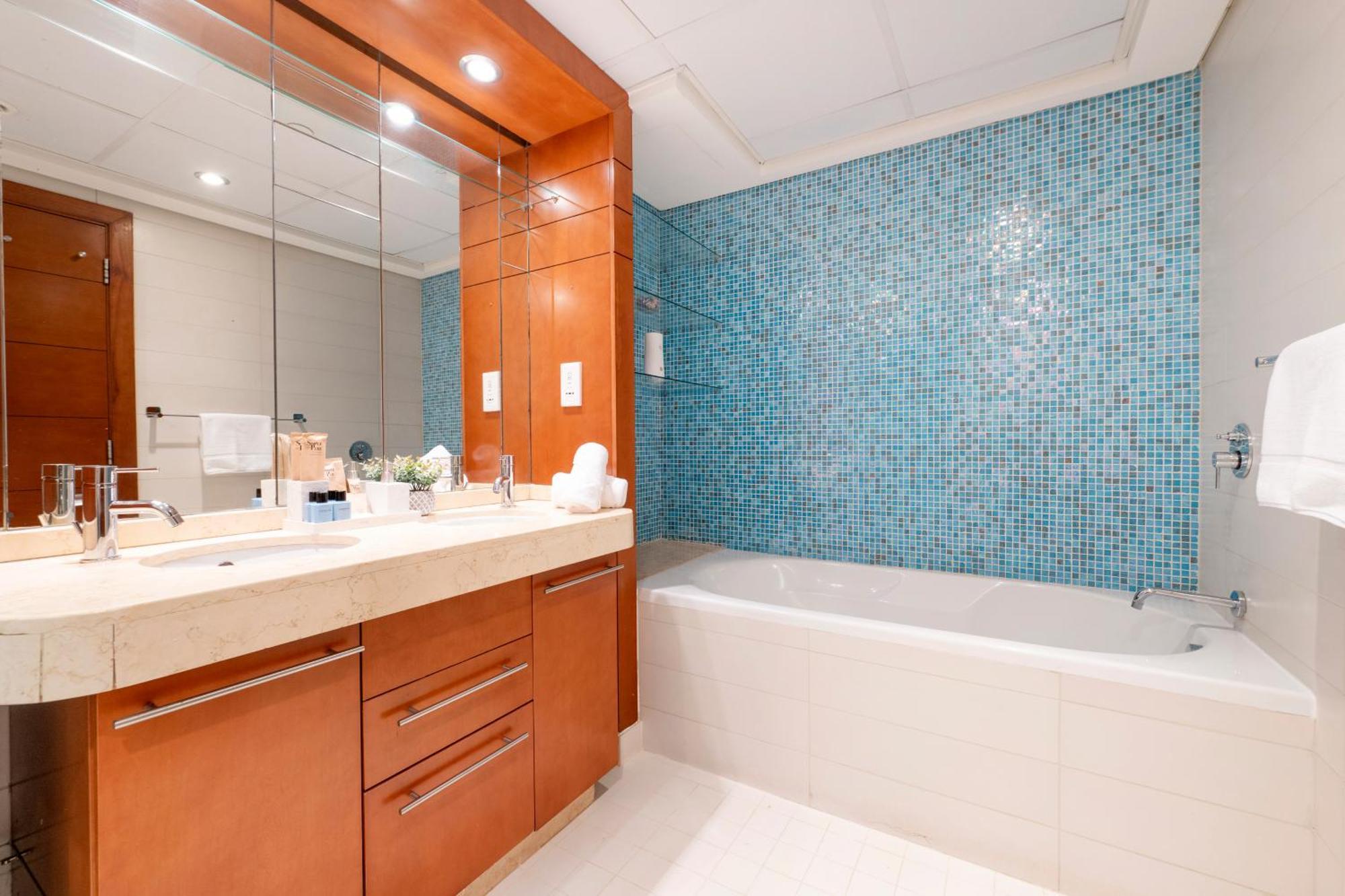 Luxury Downtown 2br - 5 Min To Fountain - Full Burj Khalifa View