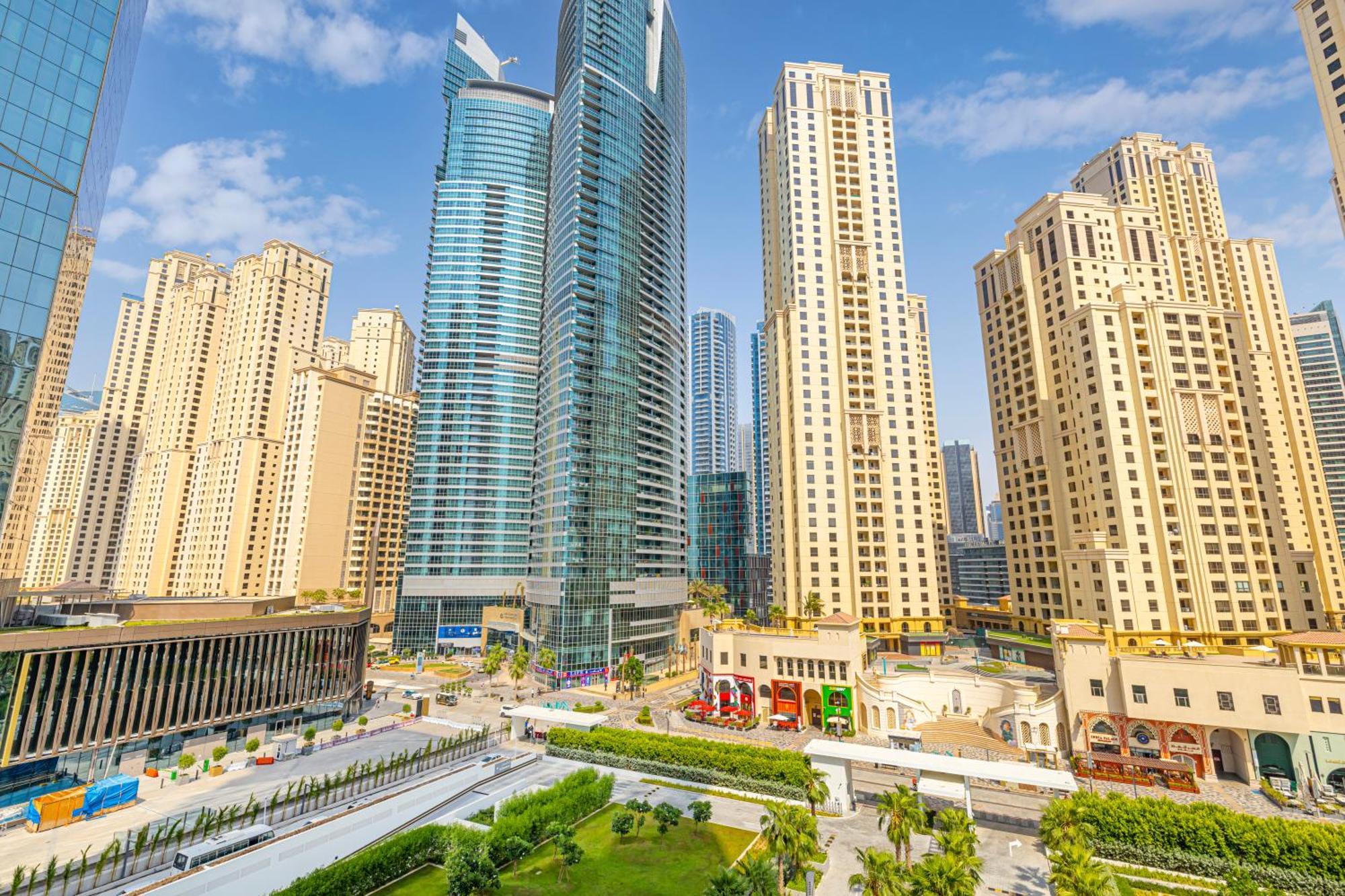 Apartment Brand New 1br In Jbr With Access *