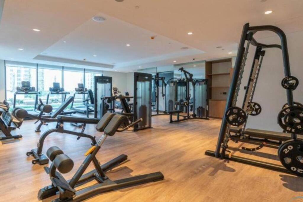 Brand New 1br Downtown - Next To Mall Dubai