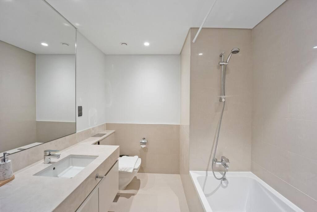 Brand New 1br Downtown - Next To Mall Apartment