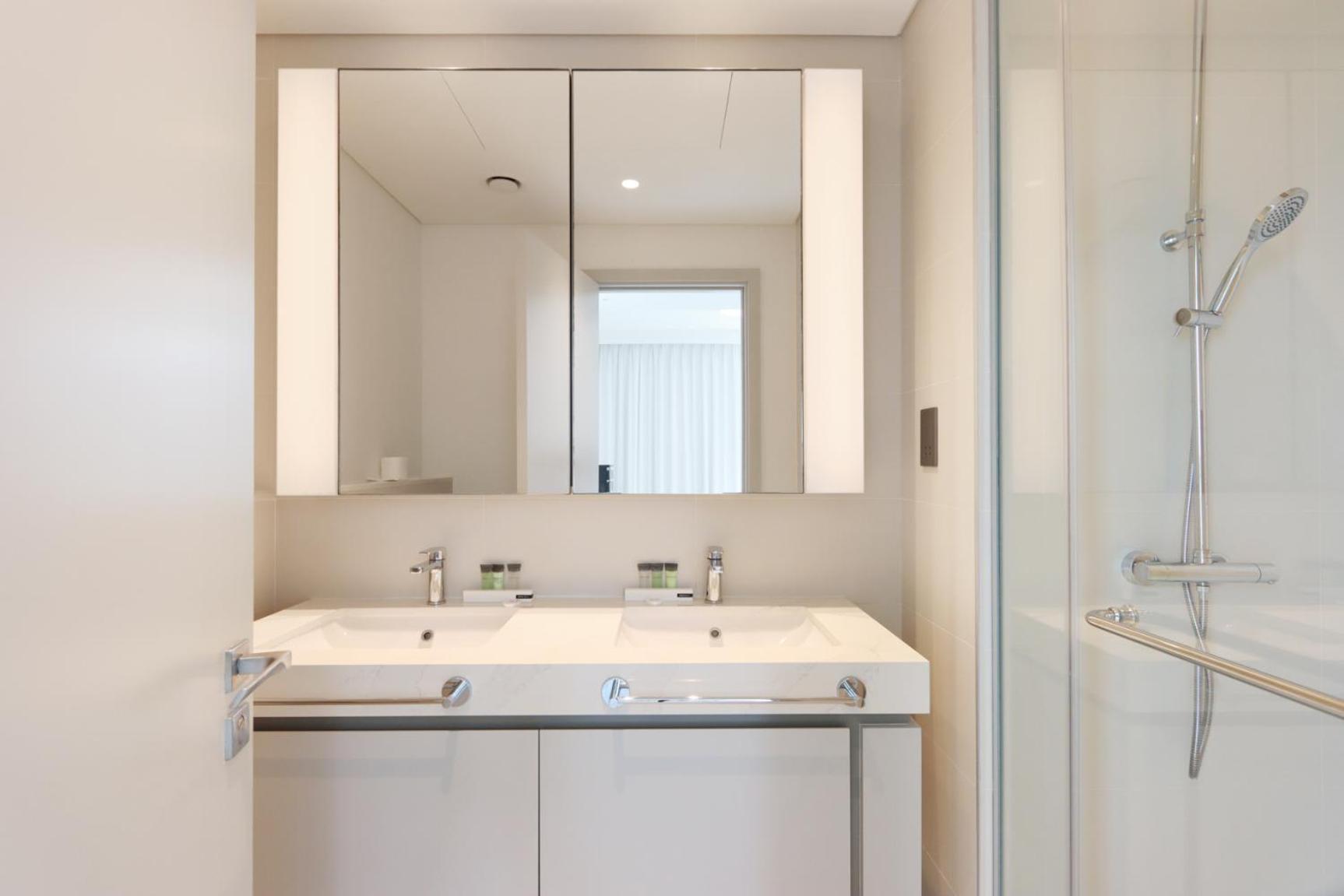 Livbnb - Classy 2br In Sunrise Bay Apartment Dubai