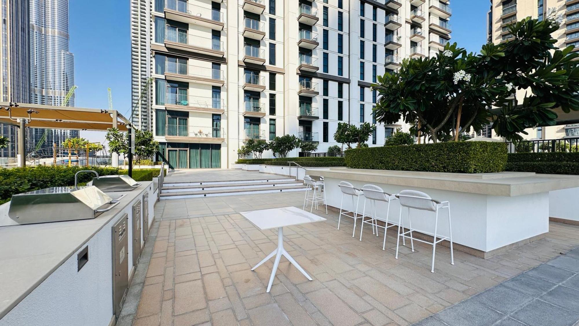 Luxury 1-bedroom At Burj Crown Apartment Dubai