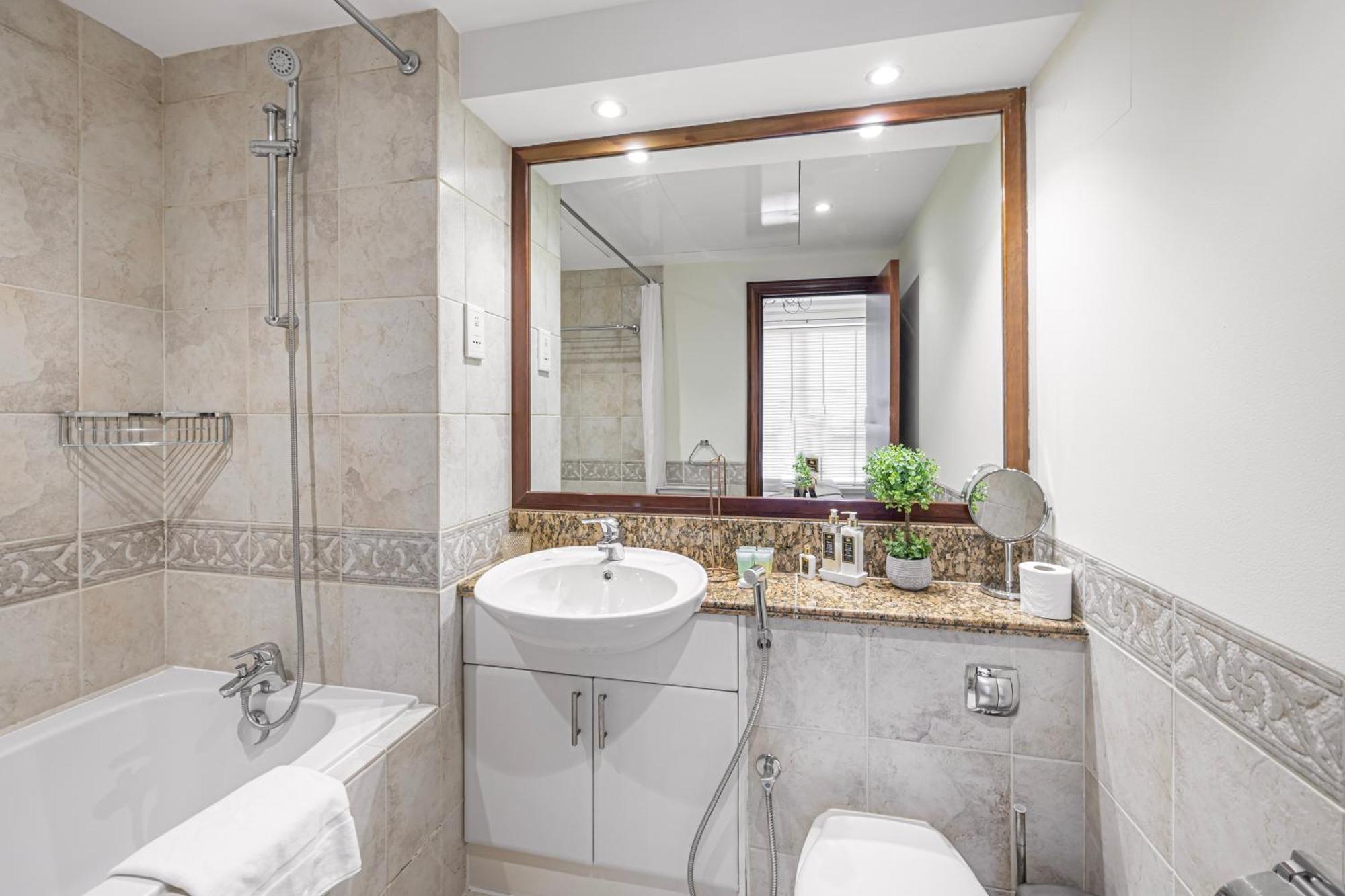 Apartment Beautiful 2br Study - Marina Dubai