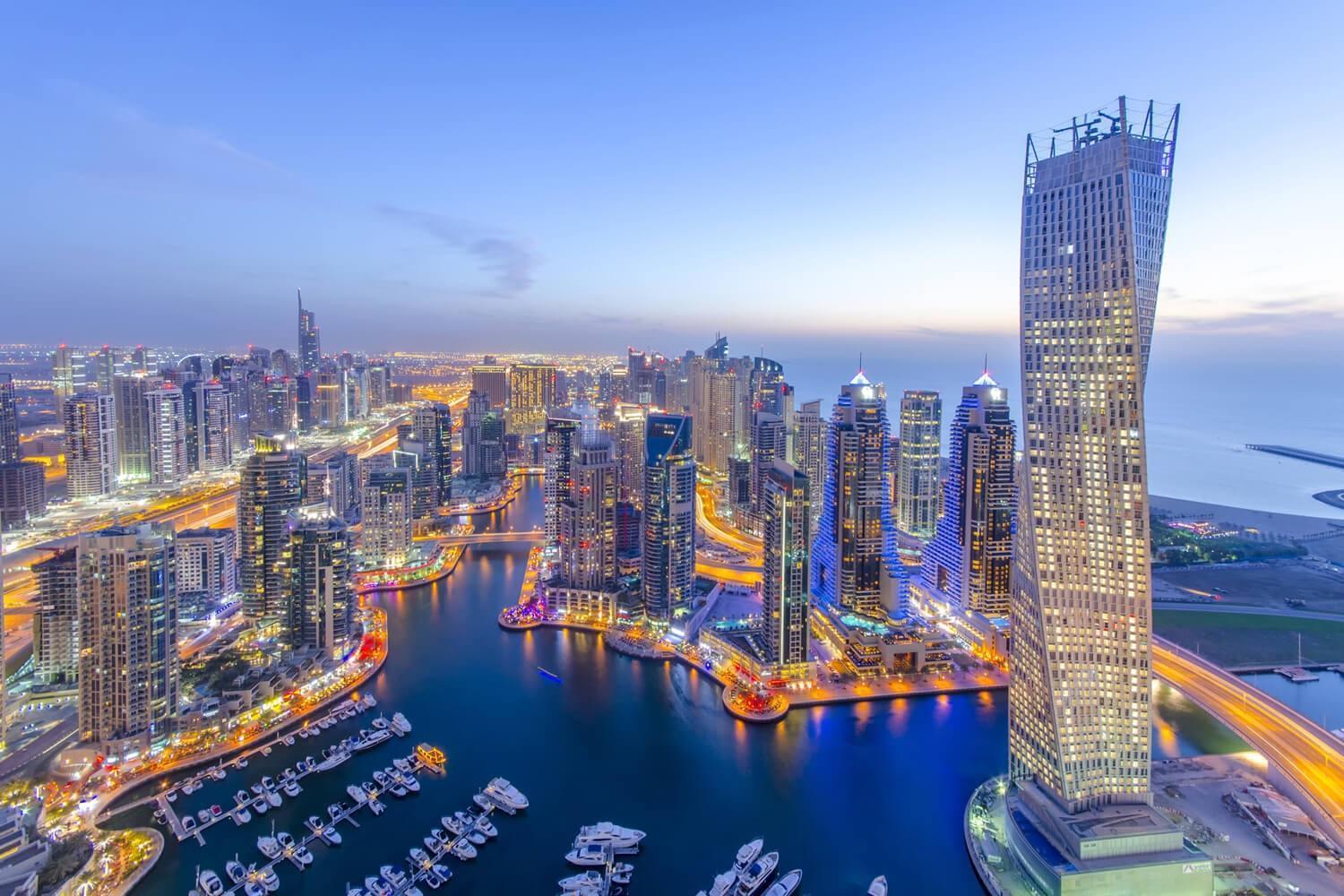 Elegant 10 Minutes From Marina Apartment
