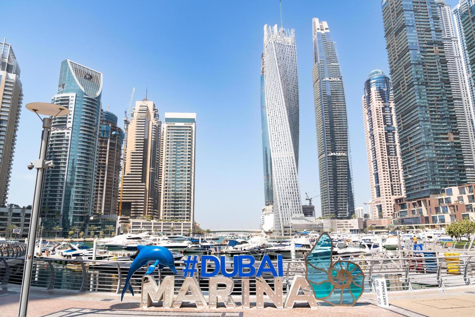 Elegant 10 Minutes From Marina Apartment Dubai
