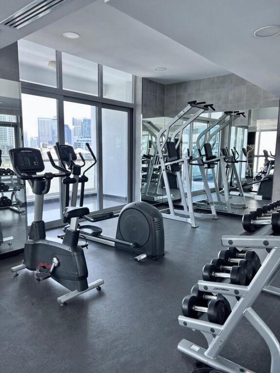 Elegant 10 Minutes From Marina Dubai