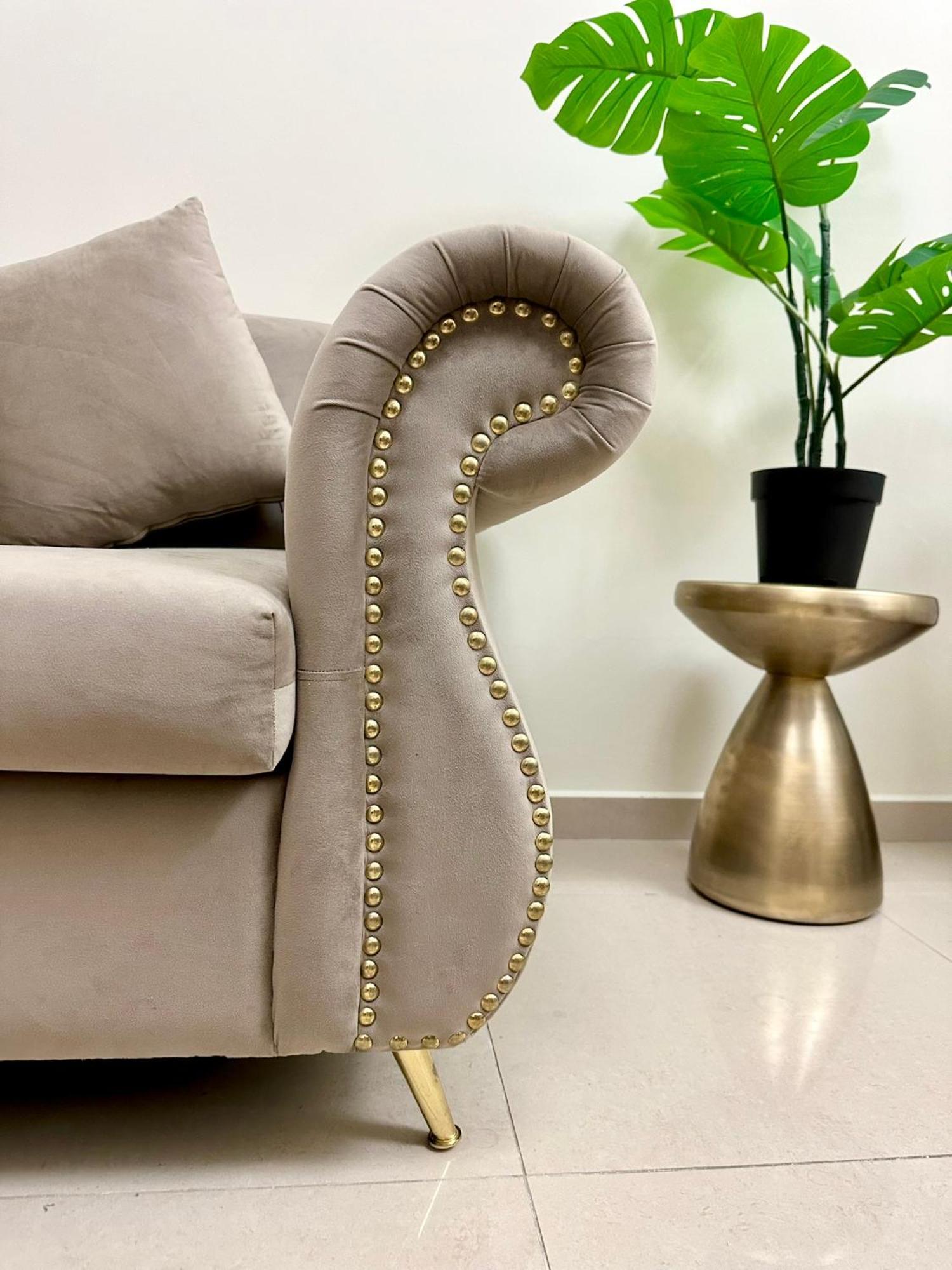 Elegant 10 Minutes From Marina Apartment