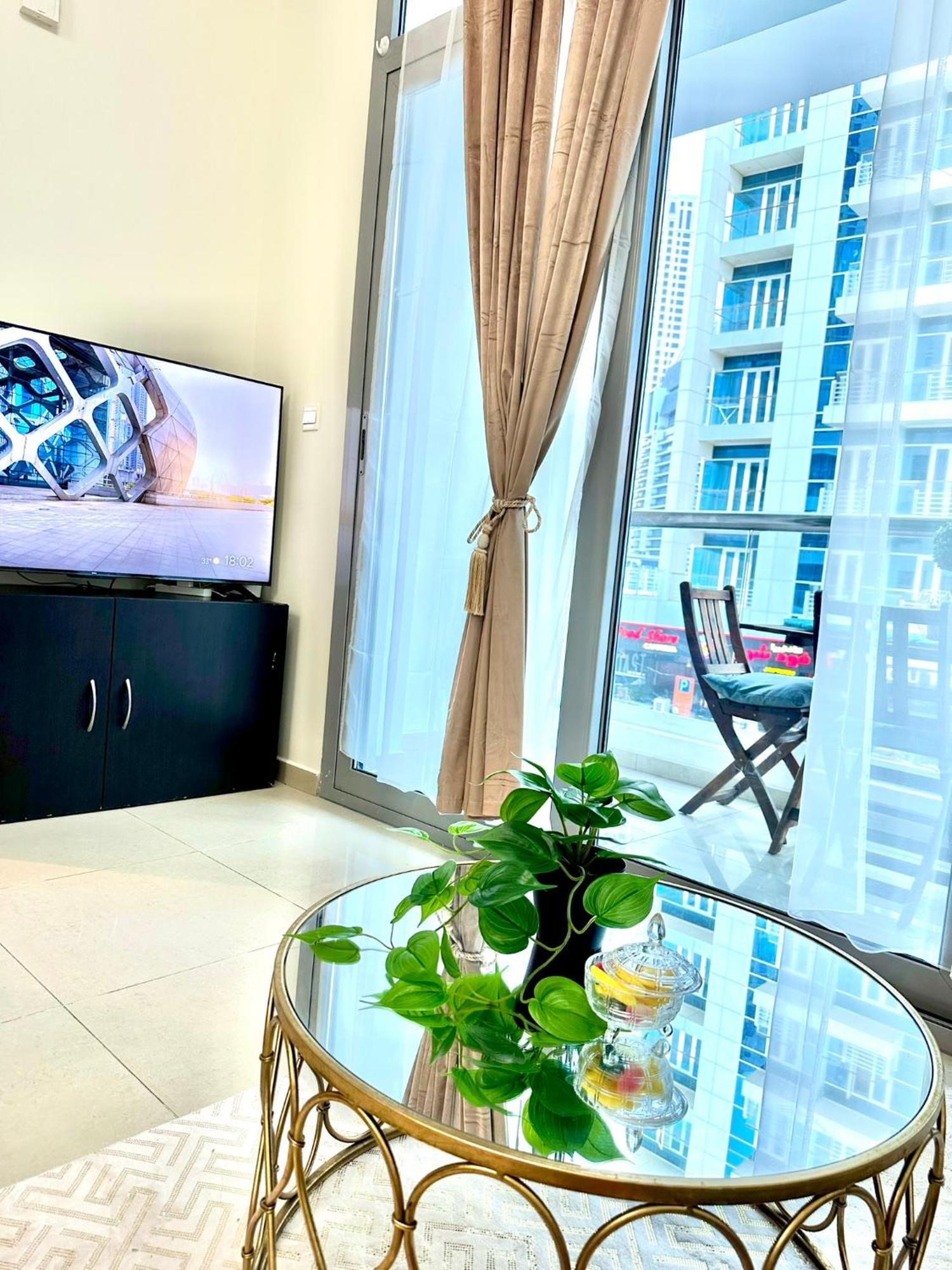 Elegant 10 Minutes From Marina *