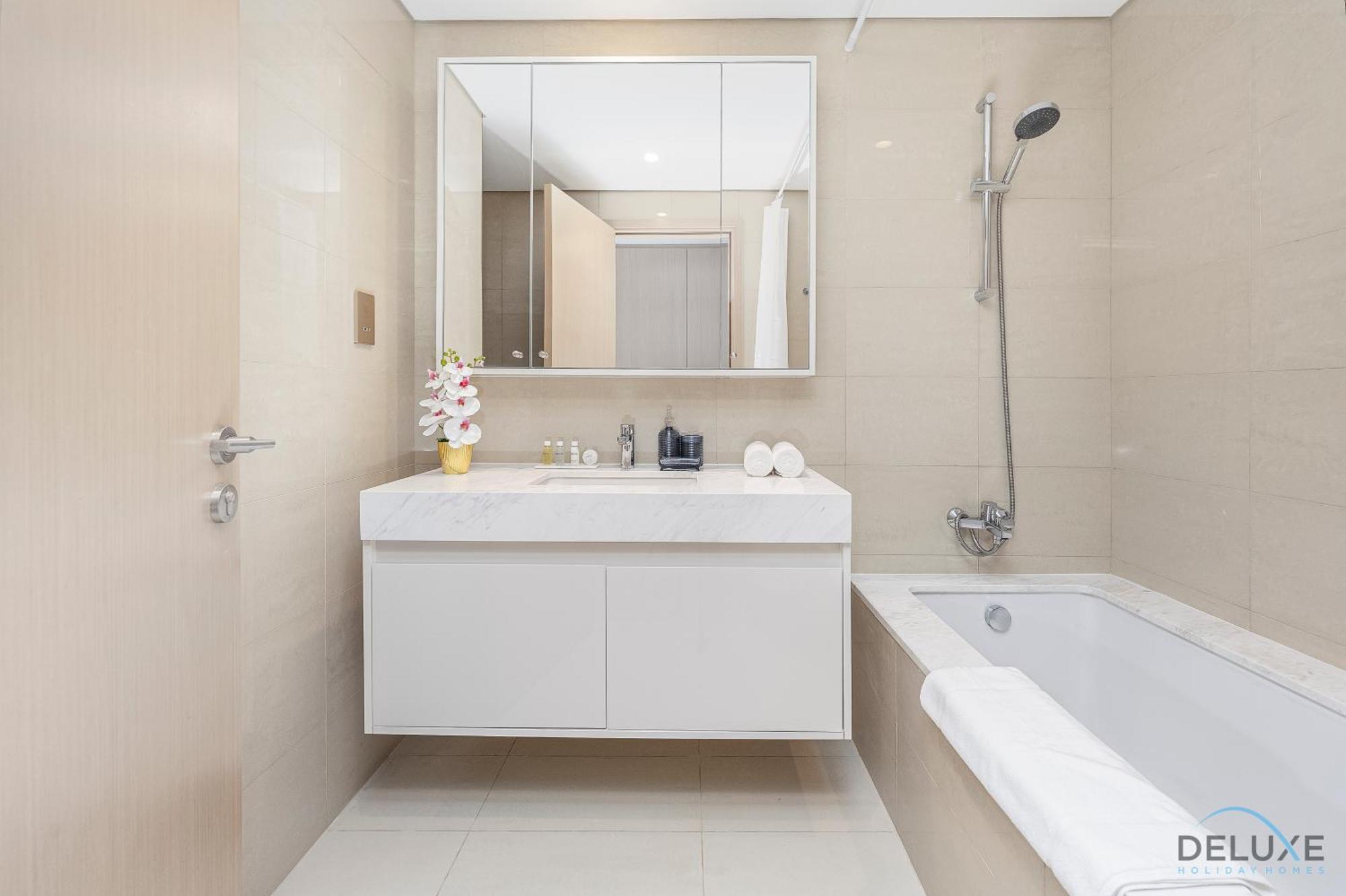 Apartment Luxurious 3br With Burj Khalifa View, Downtown By Deluxe Homes