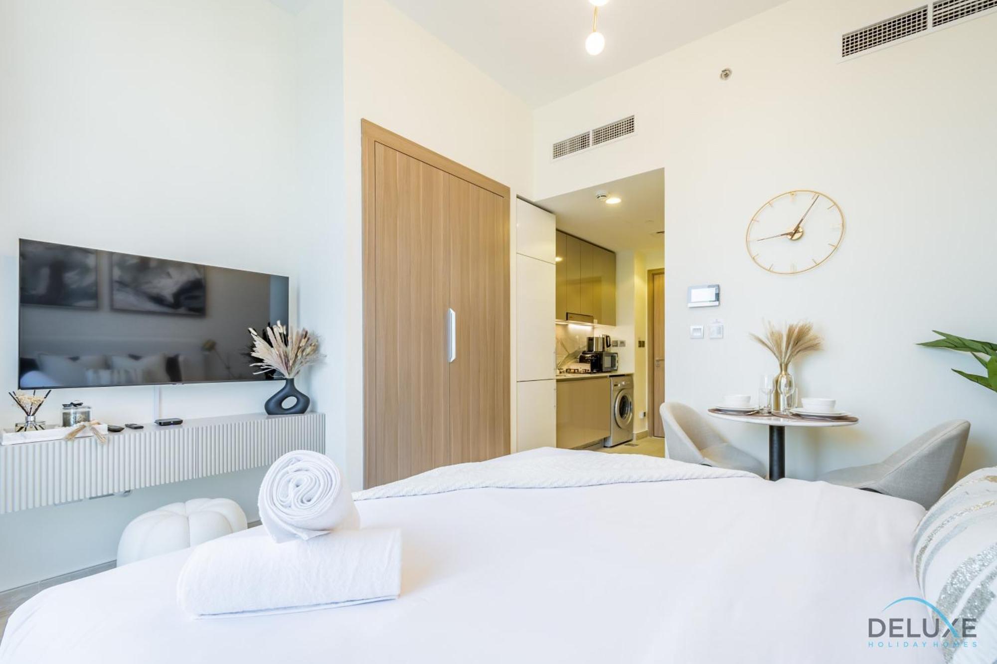 Apartment Alluring At Azizi Riviera 16, Al Merkadh By Deluxe Homes