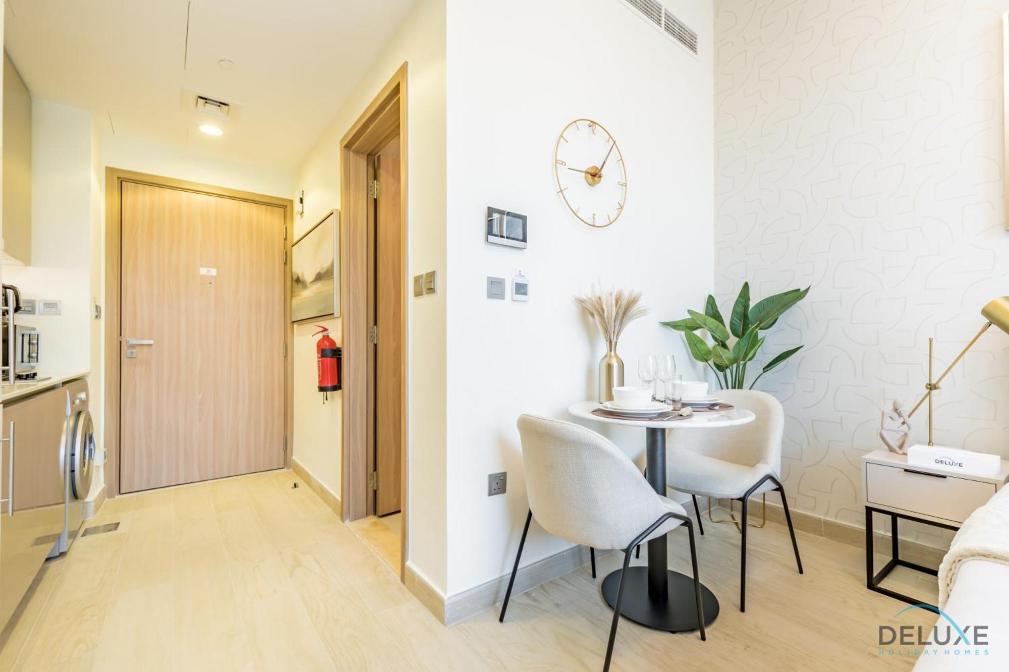 Apartment Alluring At Azizi Riviera 16, Al Merkadh By Deluxe Homes