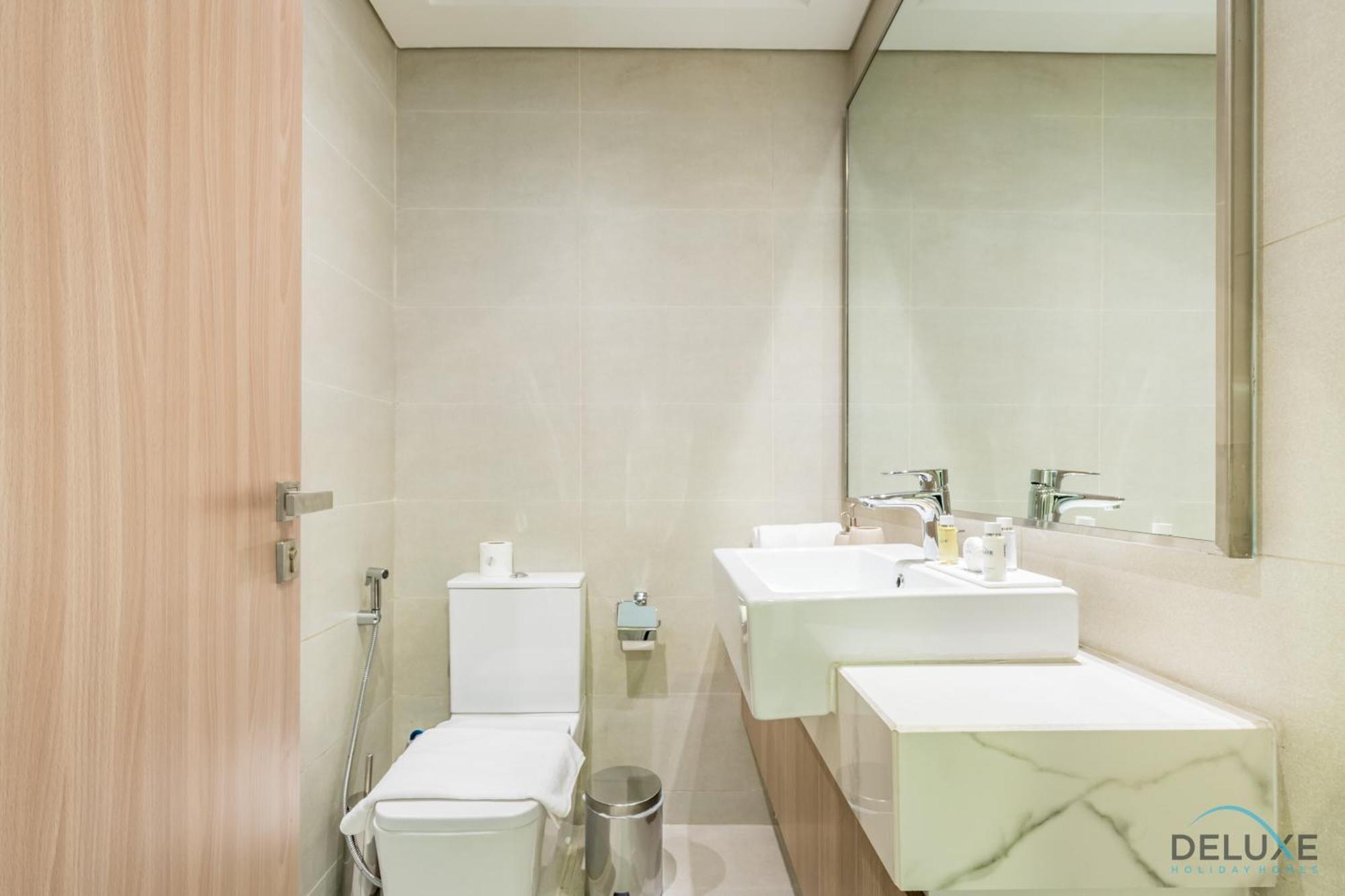 Apartment Alluring At Azizi Riviera 16, Al Merkadh By Deluxe Homes *