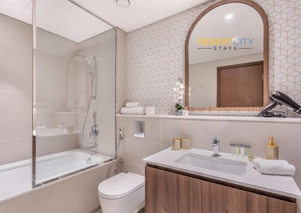 Luxurious 1 Bed In Creek Harbor, Hosted By Desert * Dubai