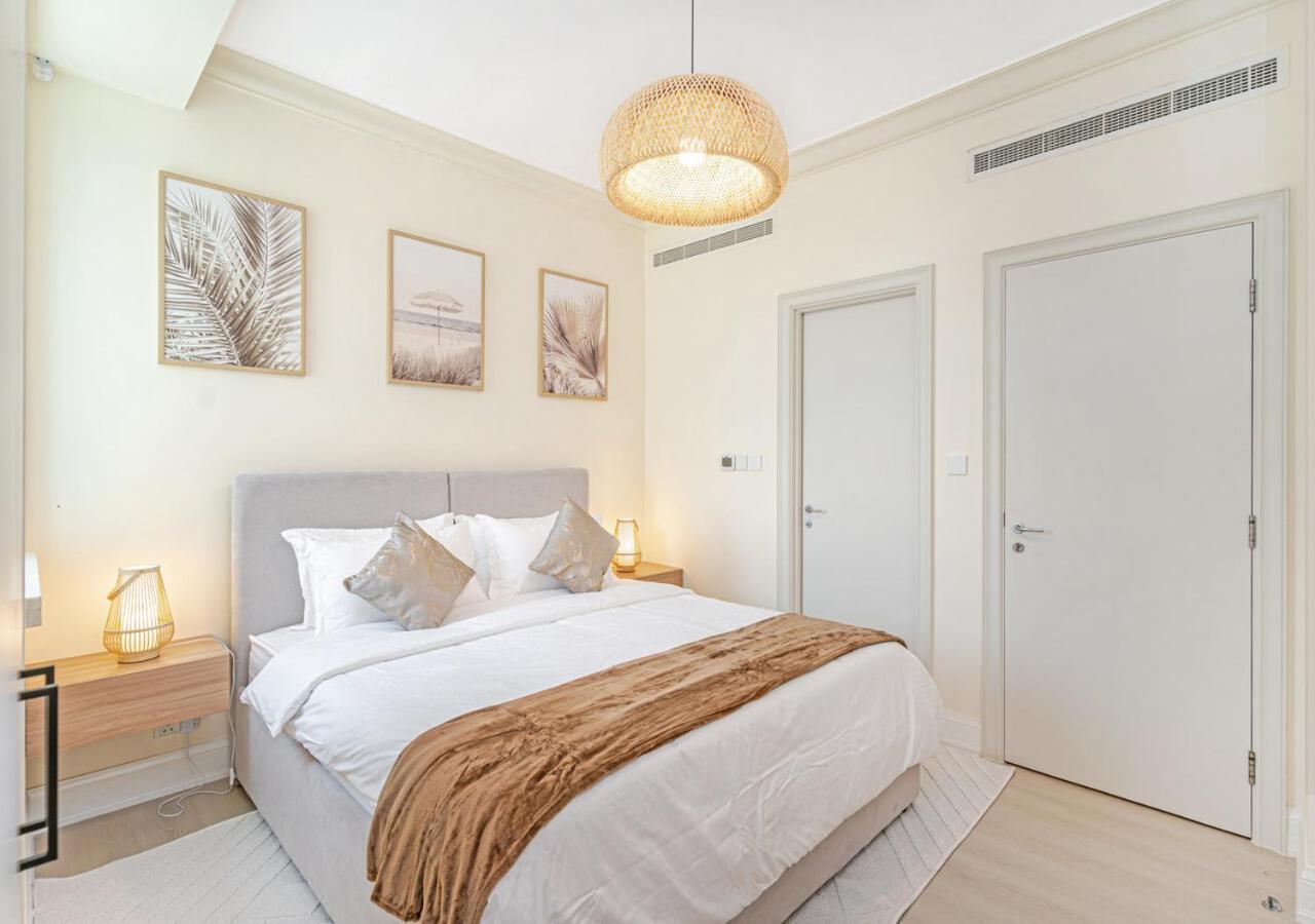 Savis Home- Stunning & Vibrant Marina Apartment *