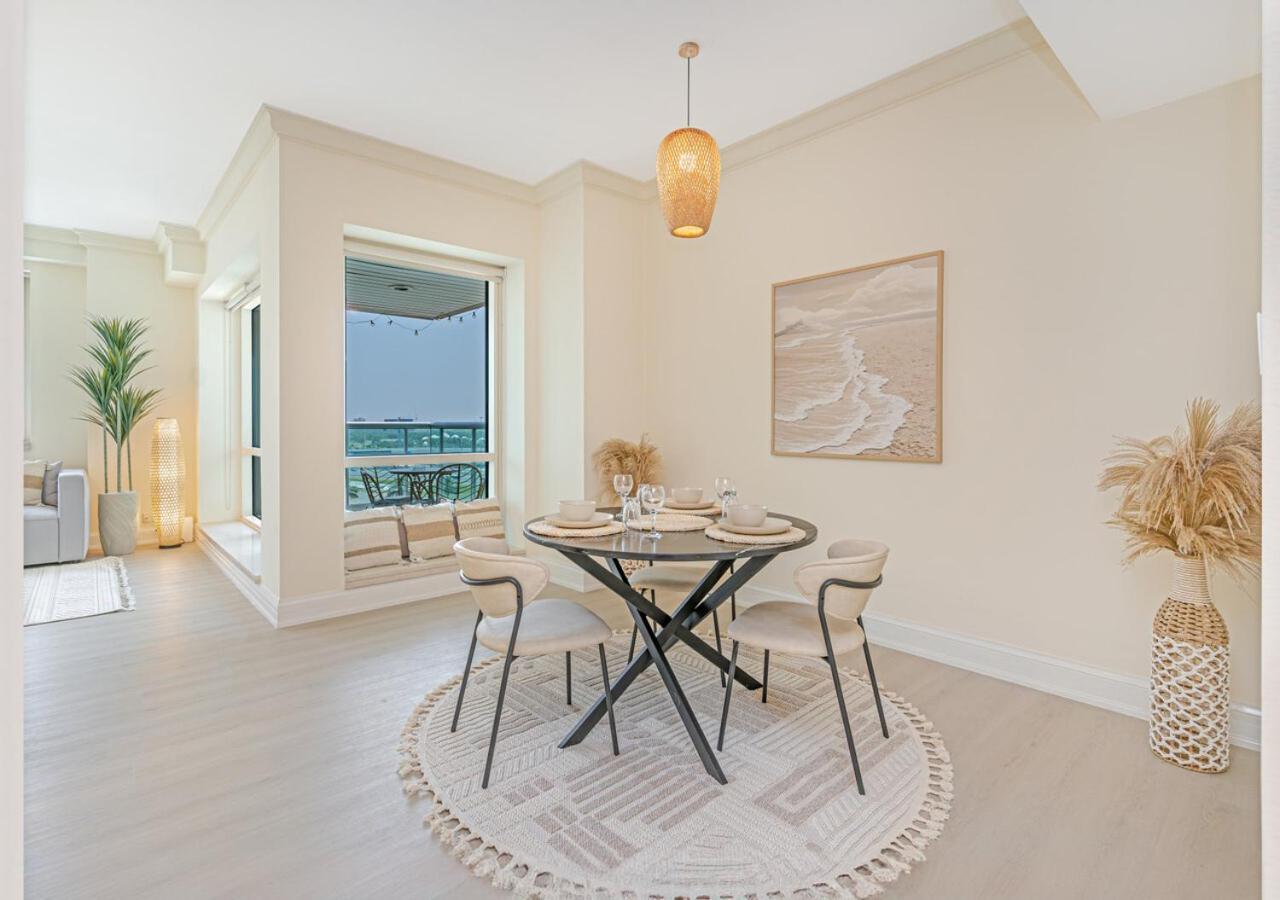 Savis Home- Stunning & Vibrant Marina Apartment *