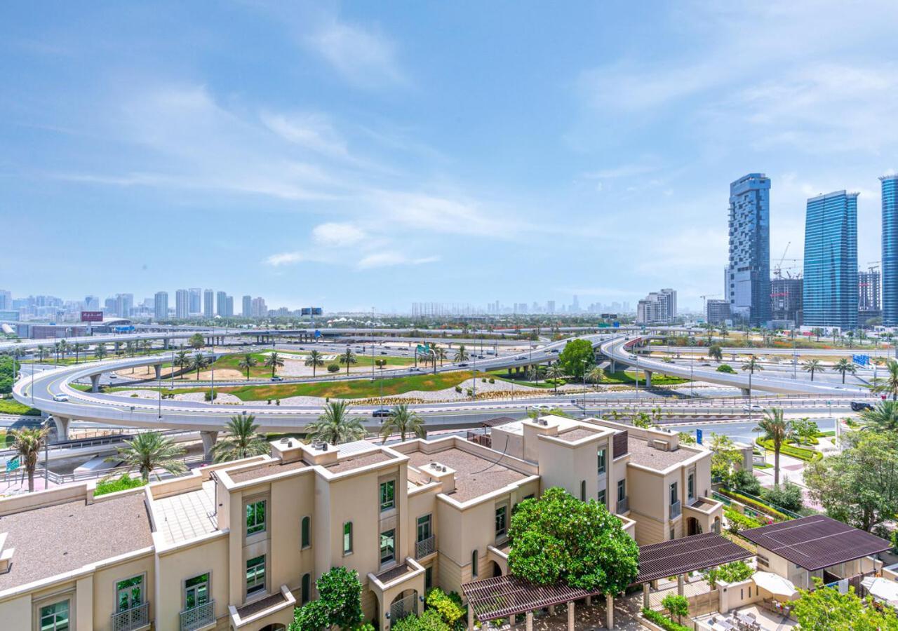 Savis Home- Stunning & Vibrant Marina Apartment Dubai