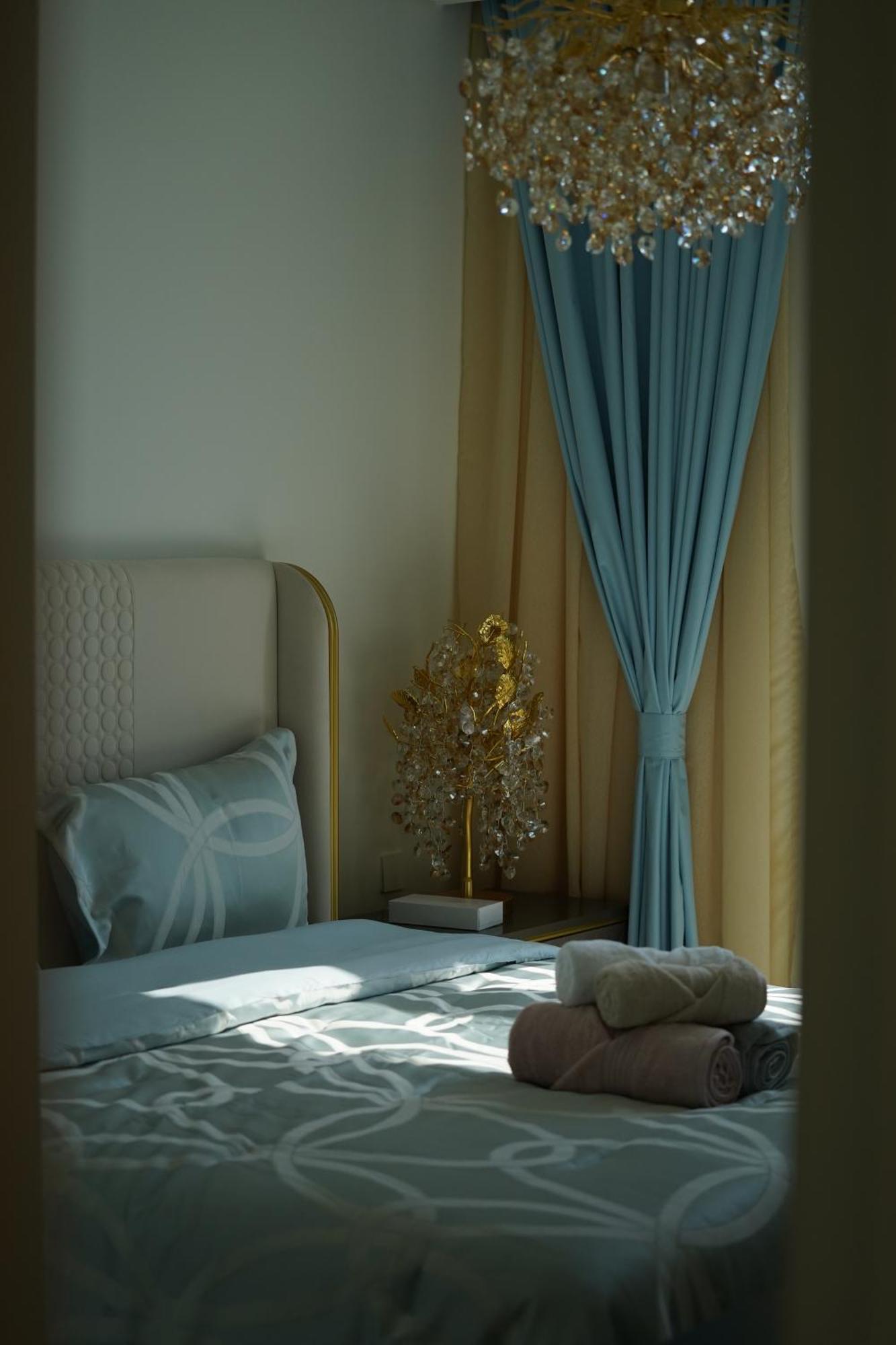 Downtown Luxury By Mall & Burj Khalifa Apartment *