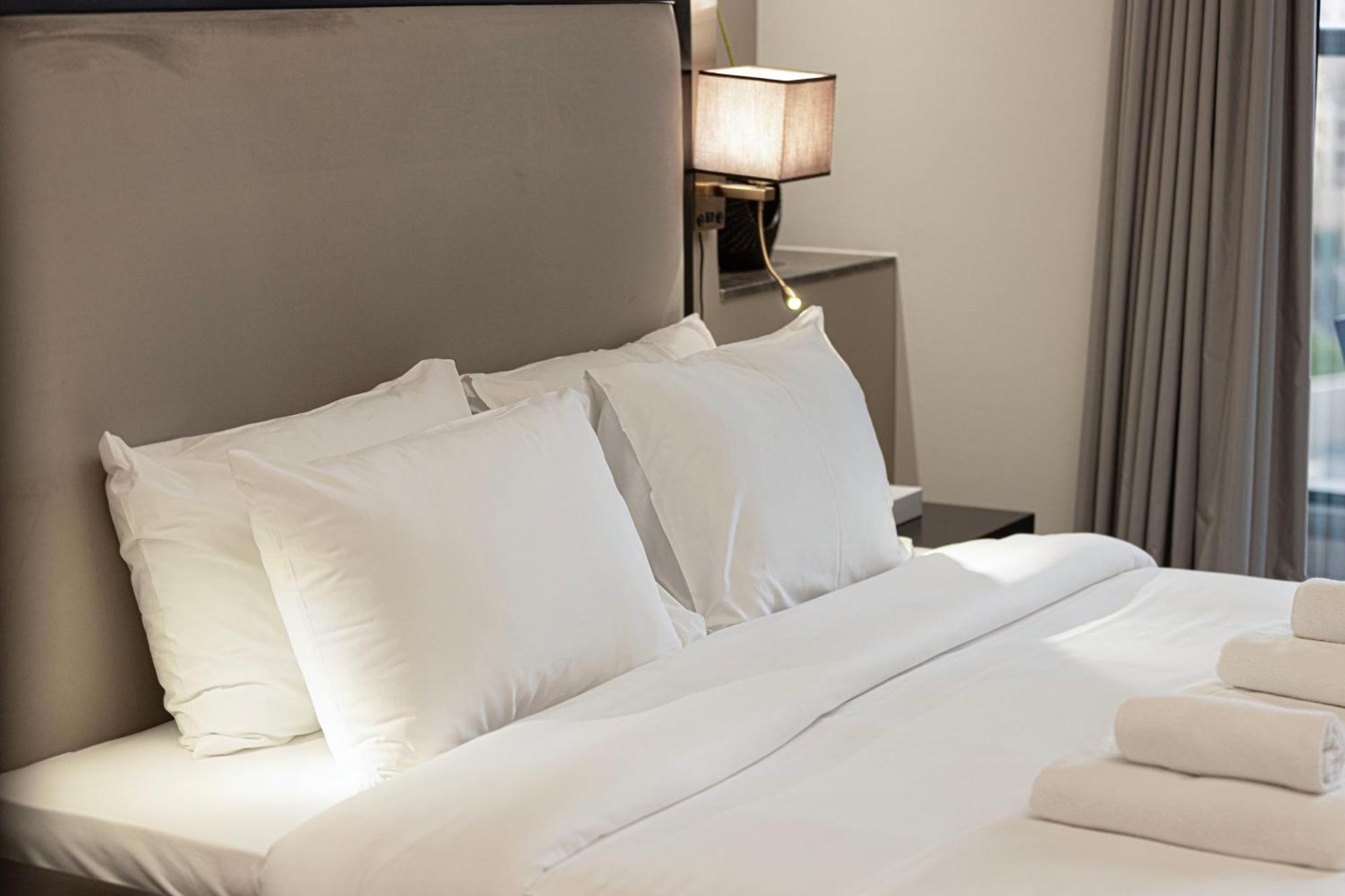 Luxurious Downtown Oasis By Burj Khalifa And Mall Apartment *