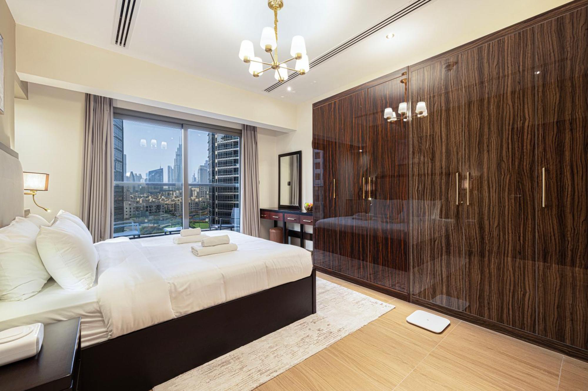 Luxurious Downtown Oasis By Burj Khalifa And Mall Apartment